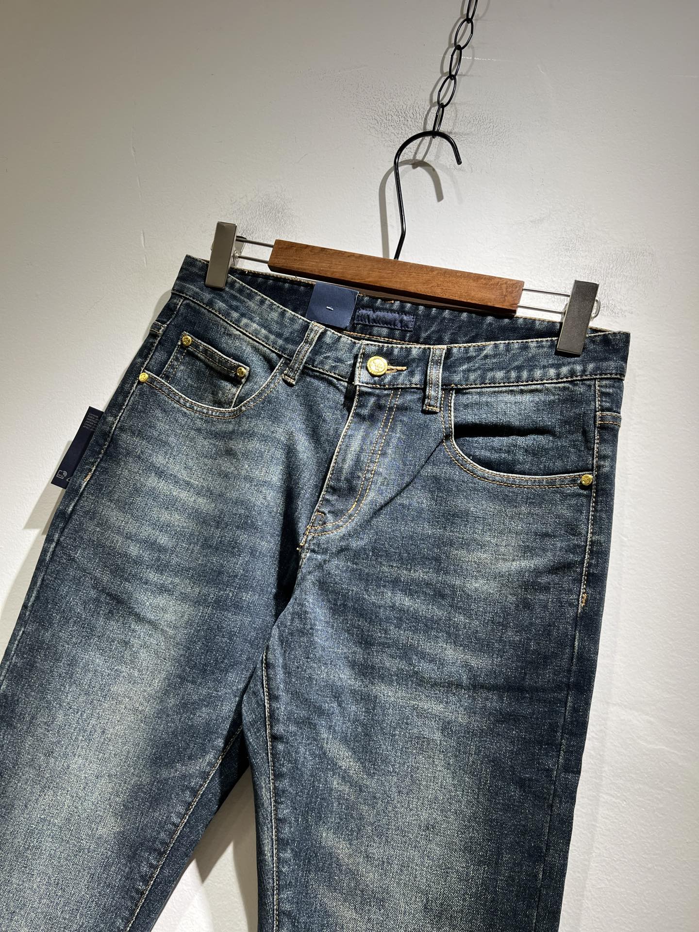 PRA*DA 普拉达 2025春夏新品发售！牛仔高级百搭实用主义不哗众取宠！港澳台地区限定款！！立体裁剪