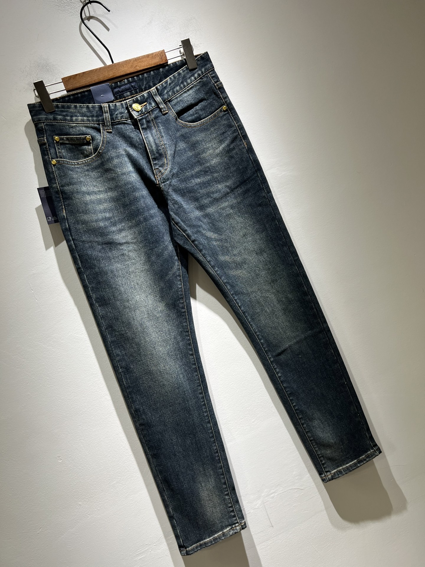 PRA*DA 普拉达 2025春夏新品发售！牛仔高级百搭实用主义不哗众取宠！港澳台地区限定款！！立体裁剪