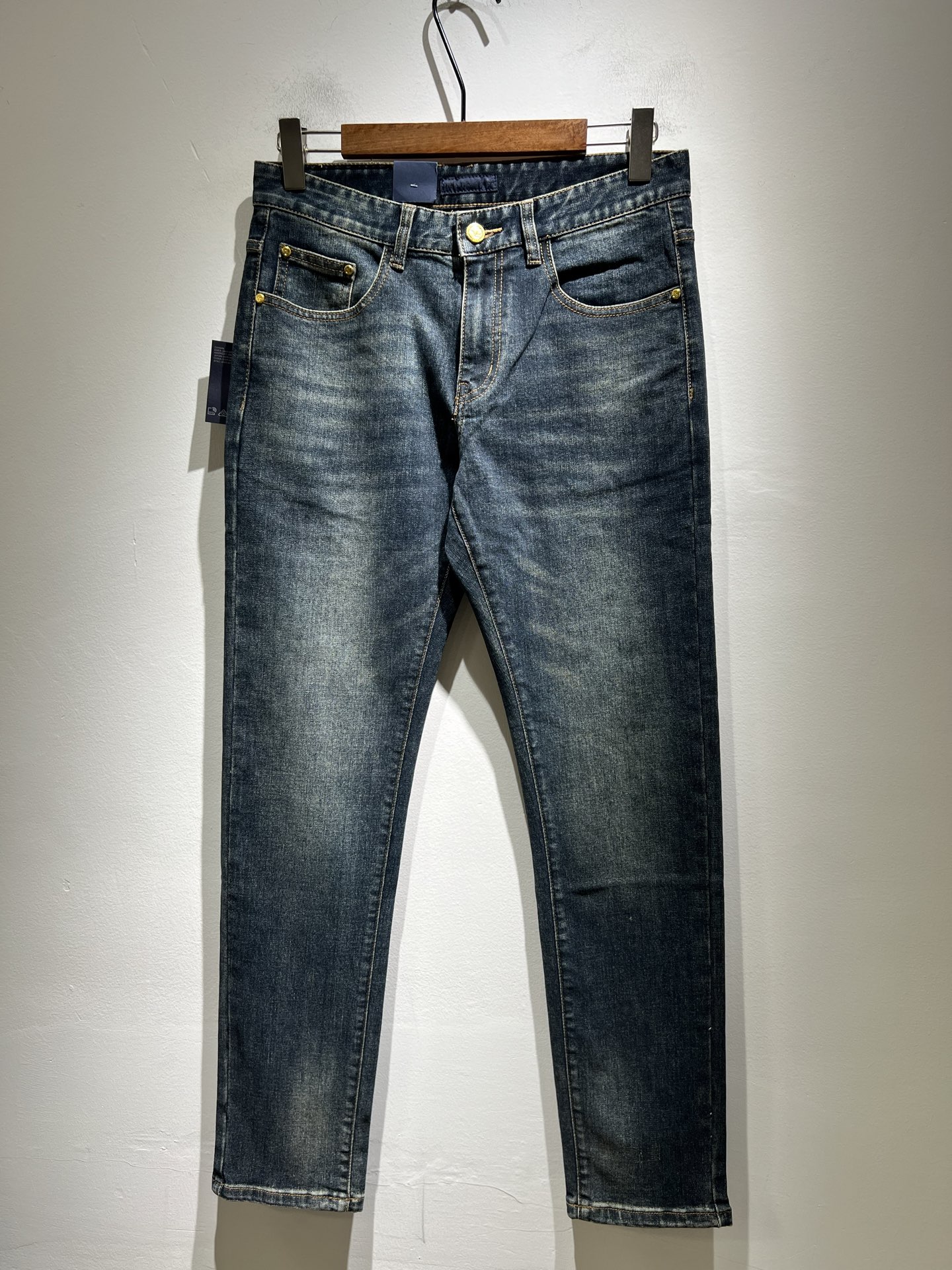 PRA*DA 普拉达 2025春夏新品发售！牛仔高级百搭实用主义不哗众取宠！港澳台地区限定款！！立体裁剪