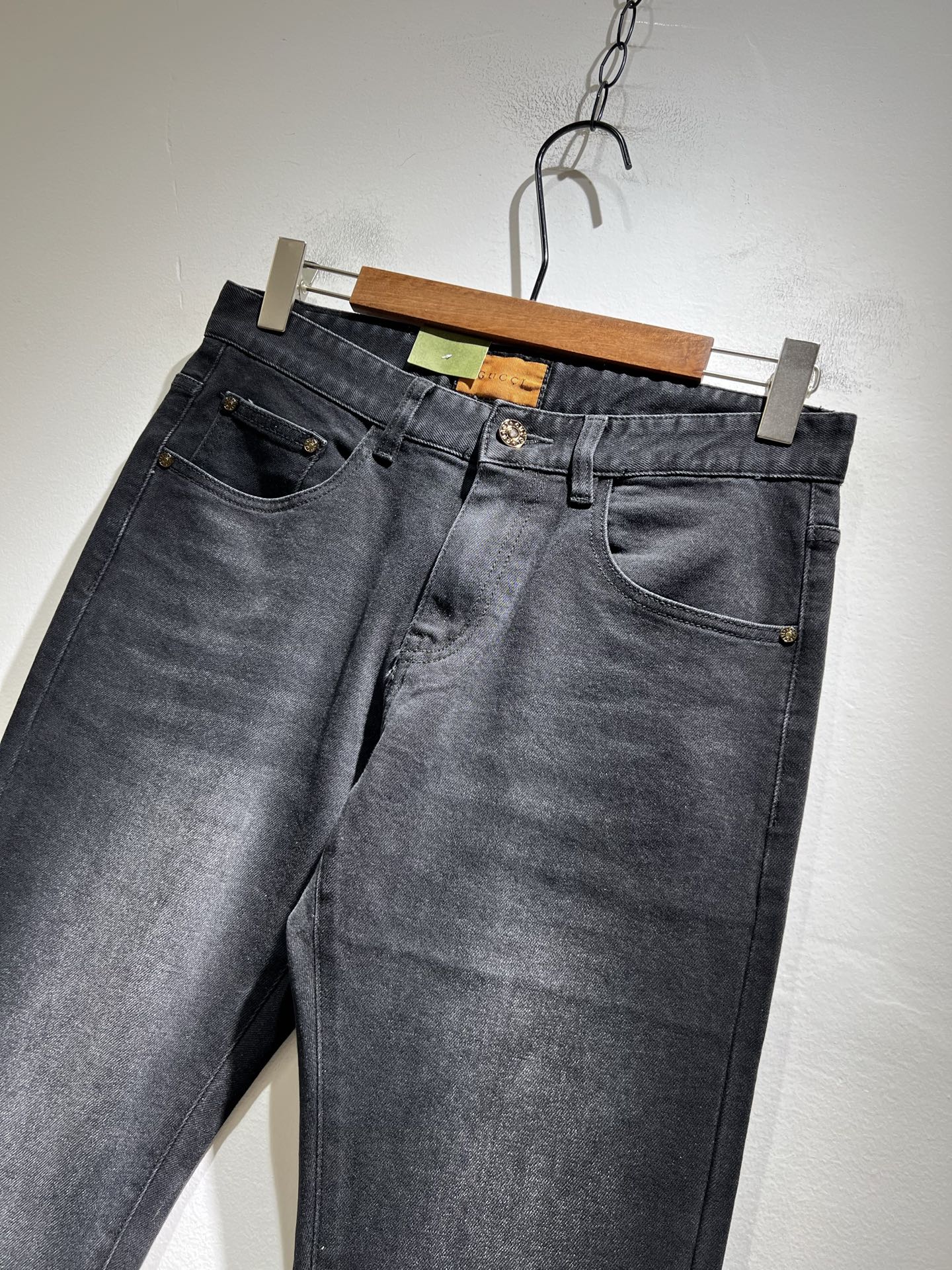 Guc*古奇 2025春夏新品男士高端休闲百搭四季通勤修身剪裁牛仔裤！对于粉丝来说，这样大气的经典设计足