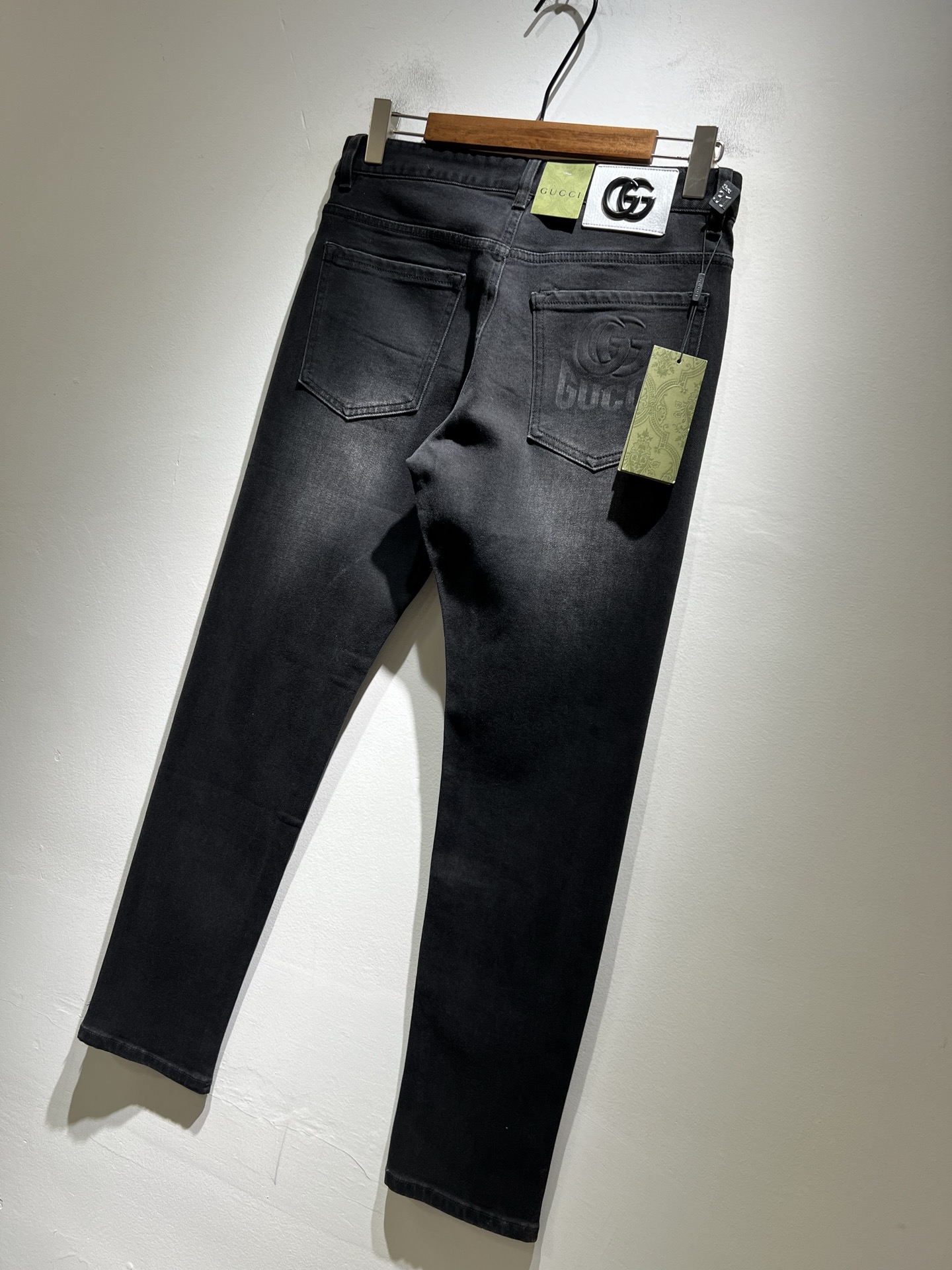 Guc*古奇 2025春夏新品男士高端休闲百搭四季通勤修身剪裁牛仔裤！对于粉丝来说，这样大气的经典设计足