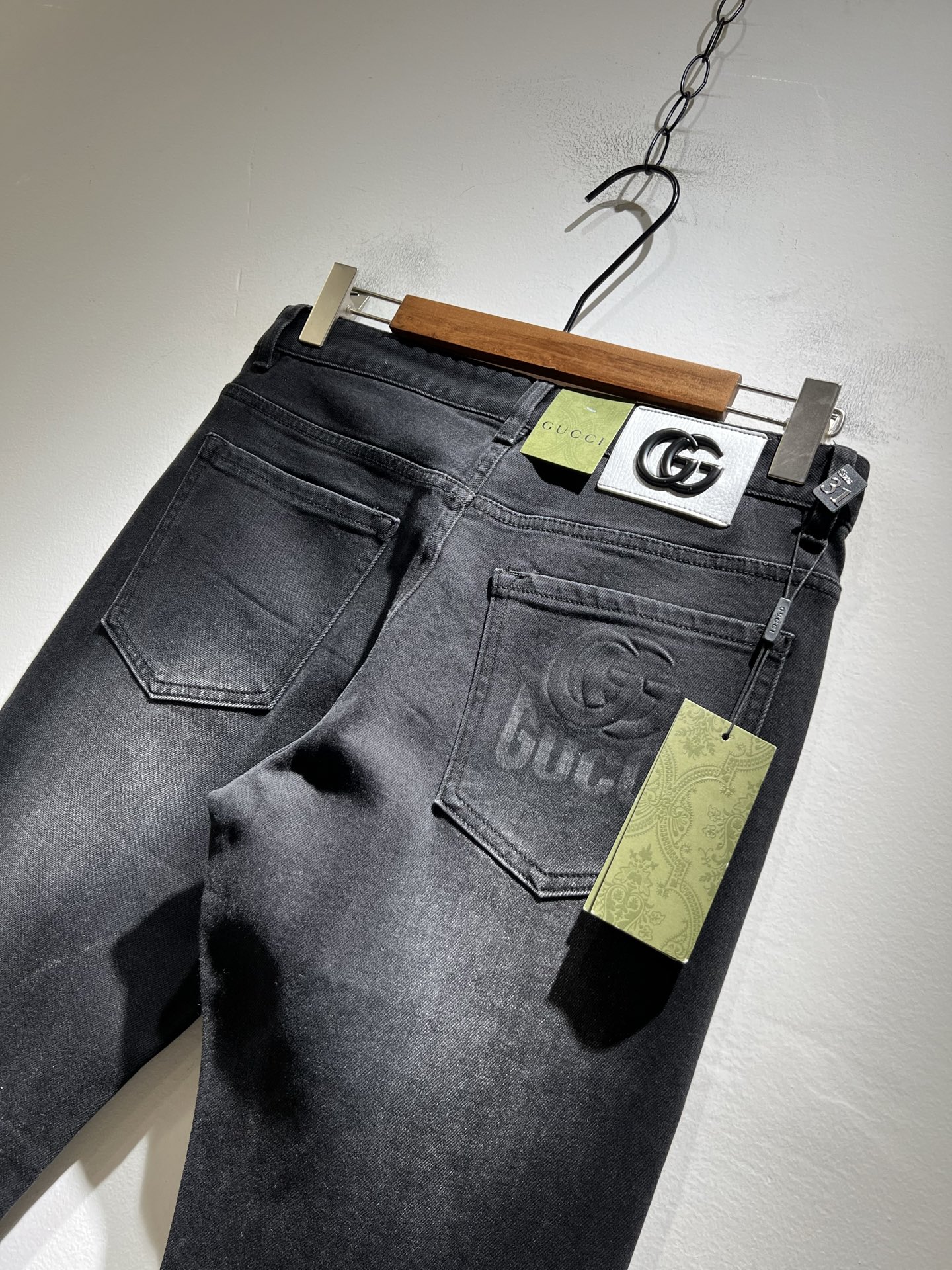 Guc*古奇 2025春夏新品男士高端休闲百搭四季通勤修身剪裁牛仔裤！对于粉丝来说，这样大气的经典设计足