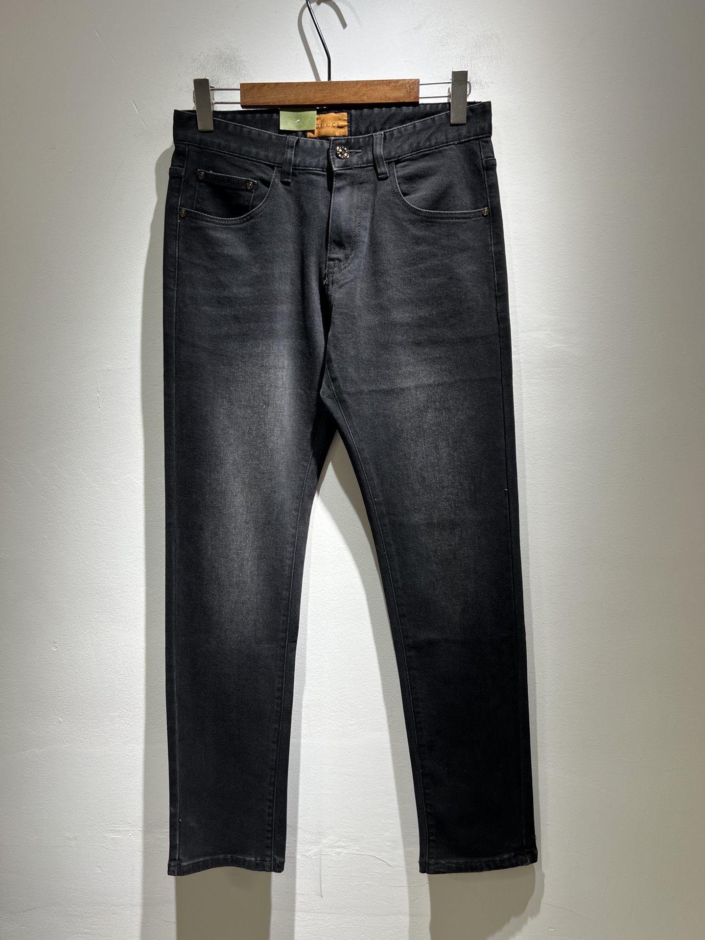 Guc*古奇 2025春夏新品男士高端休闲百搭四季通勤修身剪裁牛仔裤！对于粉丝来说，这样大气的经典设计足