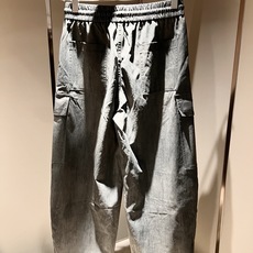 LO*WE/罗*威2025秋冬新品男士时装款高端休闲裤,香港洋行渠道货,日本原厂出品,纯血统品质,完美延 LO*WE/罗*威2025秋冬新品男士时装款高端休闲裤,香港洋行渠道货,日本原厂出品,纯血统品质,完美延
