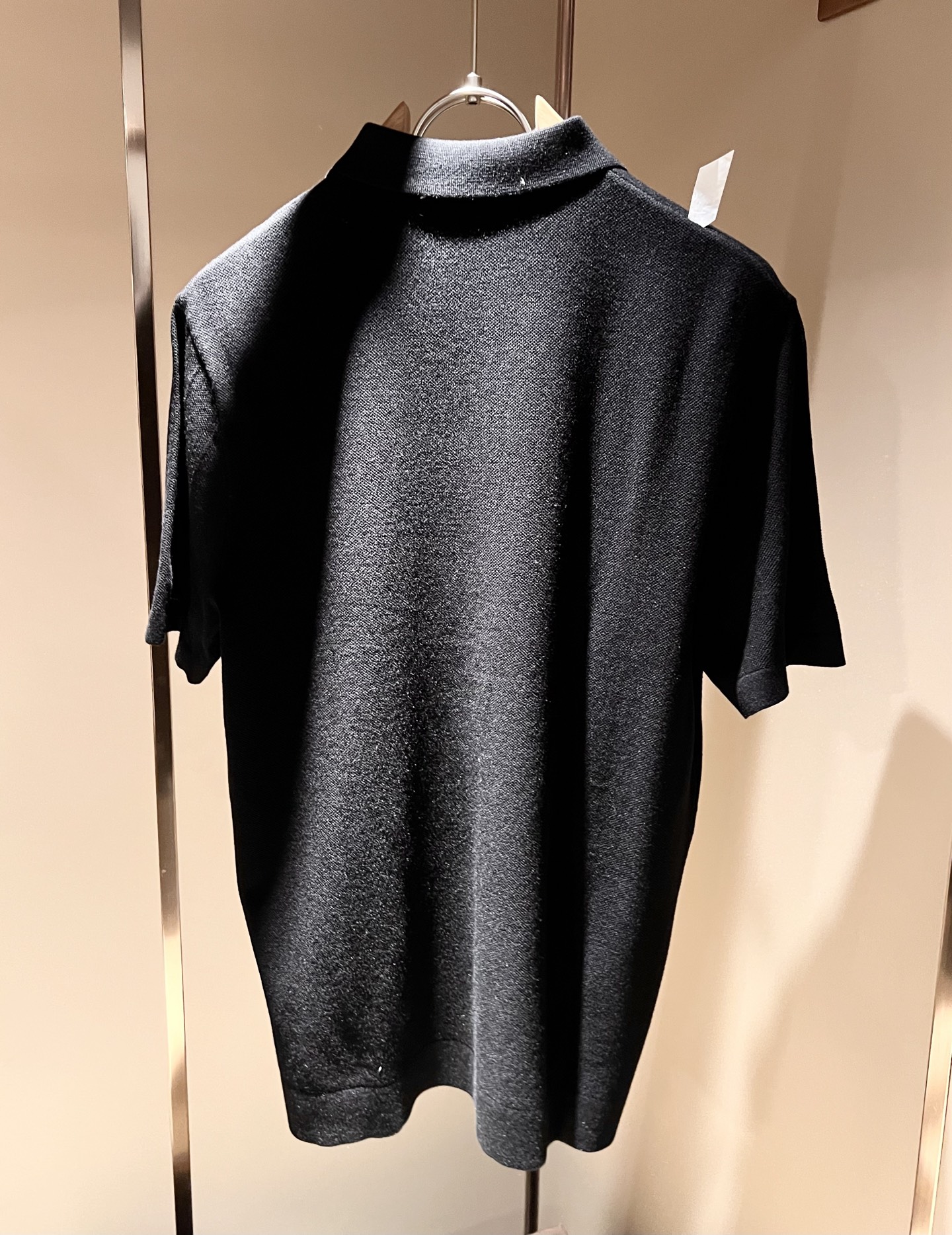 Loro Piana诺悠翩雅 2025秋季男士最新的贸易订单翻领针织短袖T恤，全品相！！上身舒适透气，不