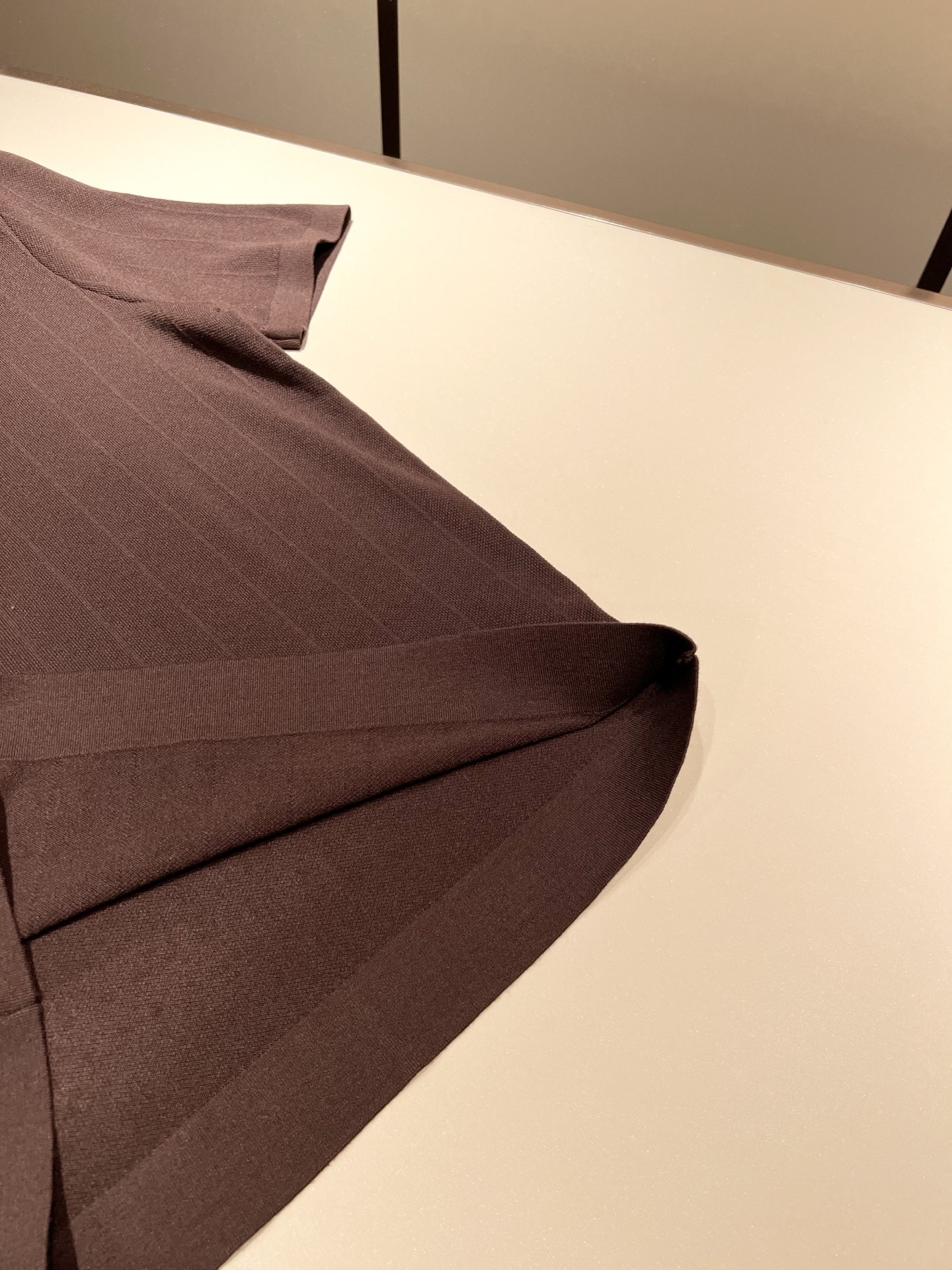 Loro Piana诺悠翩雅 2025秋季男士最新的贸易订单翻领针织短袖T恤，全品相！！上身舒适透气，不