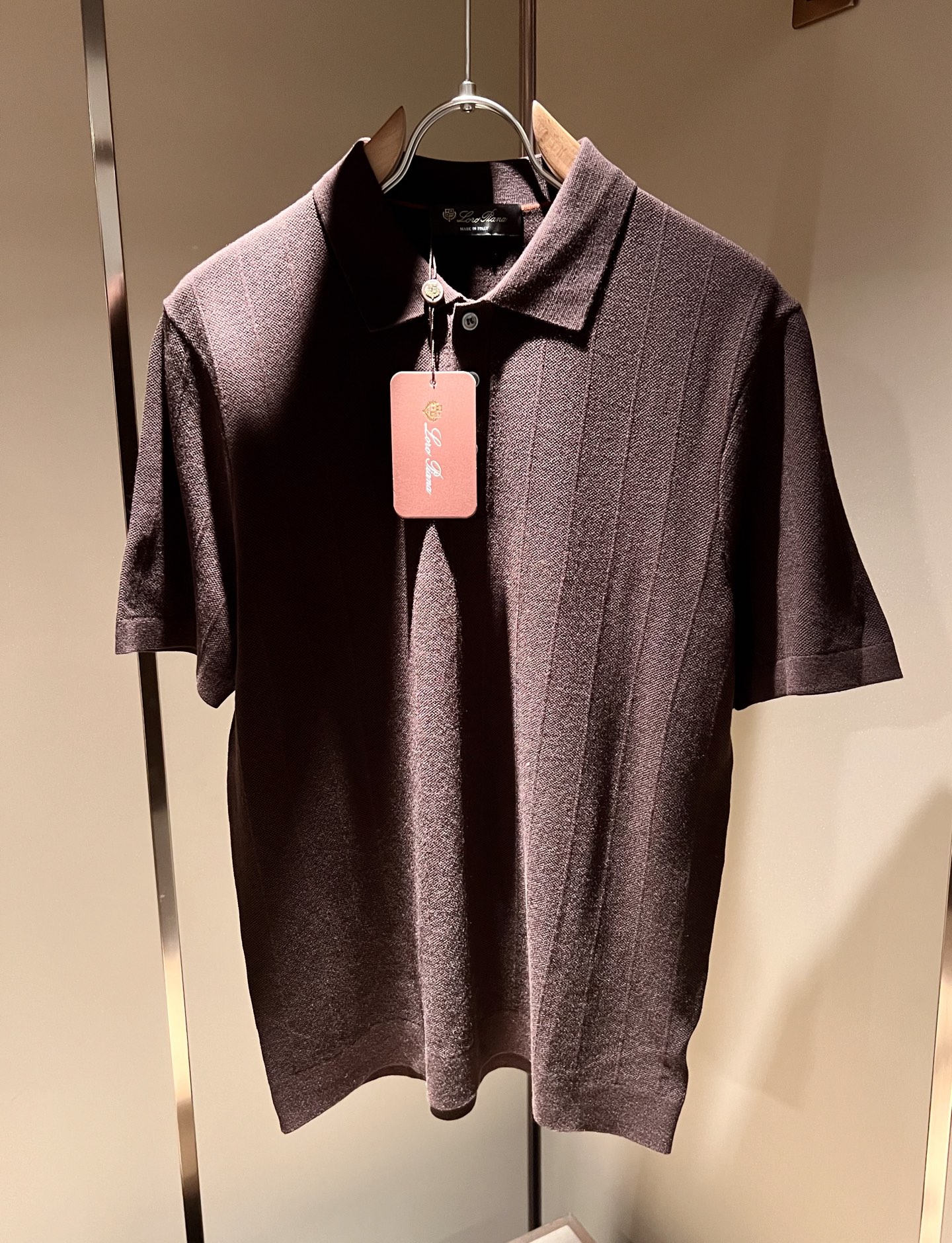 Loro Piana诺悠翩雅 2025秋季男士最新的贸易订单翻领针织短袖T恤，全品相！！上身舒适透气，不