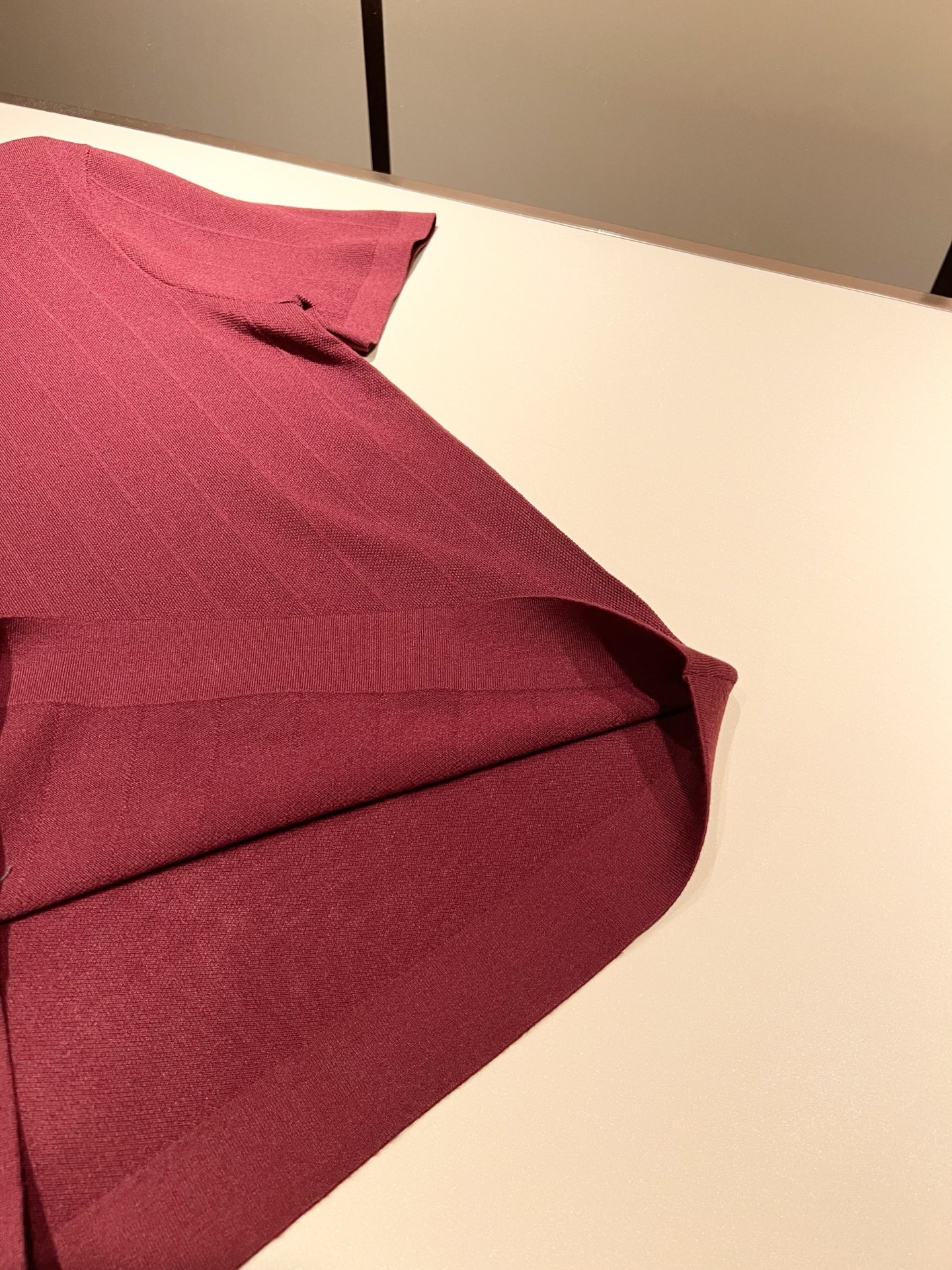 Loro Piana诺悠翩雅 2025秋季男士最新的贸易订单翻领针织短袖T恤，全品相！！上身舒适透气，不