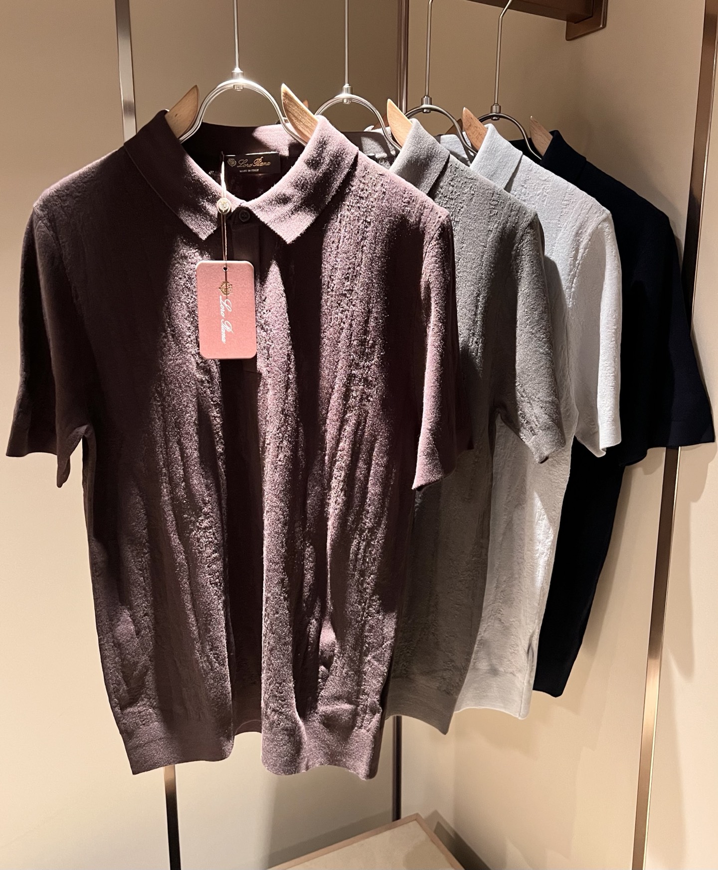 Loro Piana诺悠翩雅 2025秋季男士最新的贸易订单翻领针织短袖T恤，全品相！！上身舒适透气，不