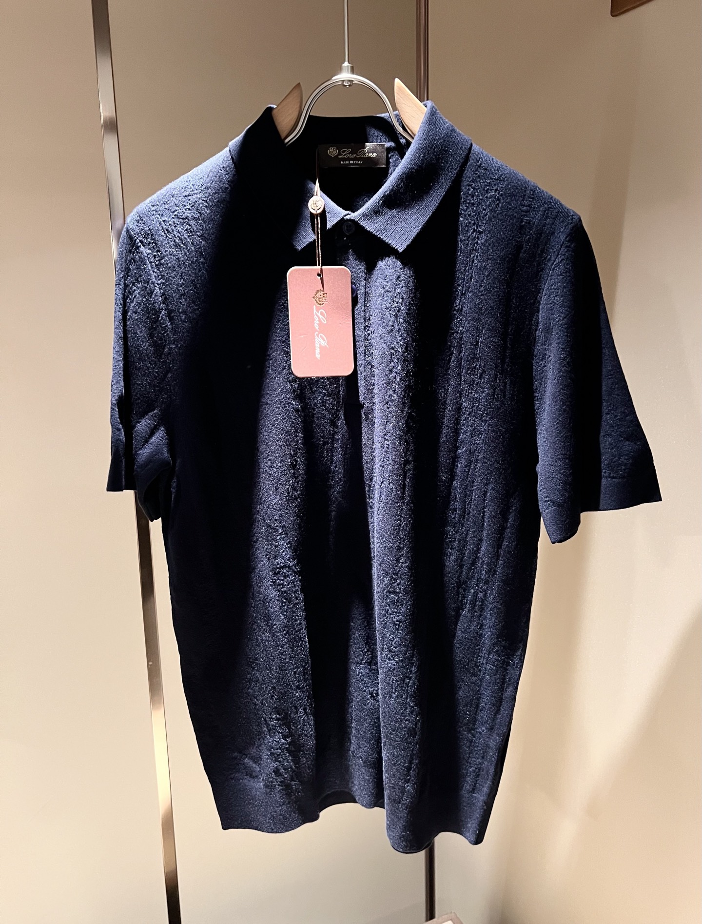 Loro Piana诺悠翩雅 2025秋季男士最新的贸易订单翻领针织短袖T恤，全品相！！上身舒适透气，不