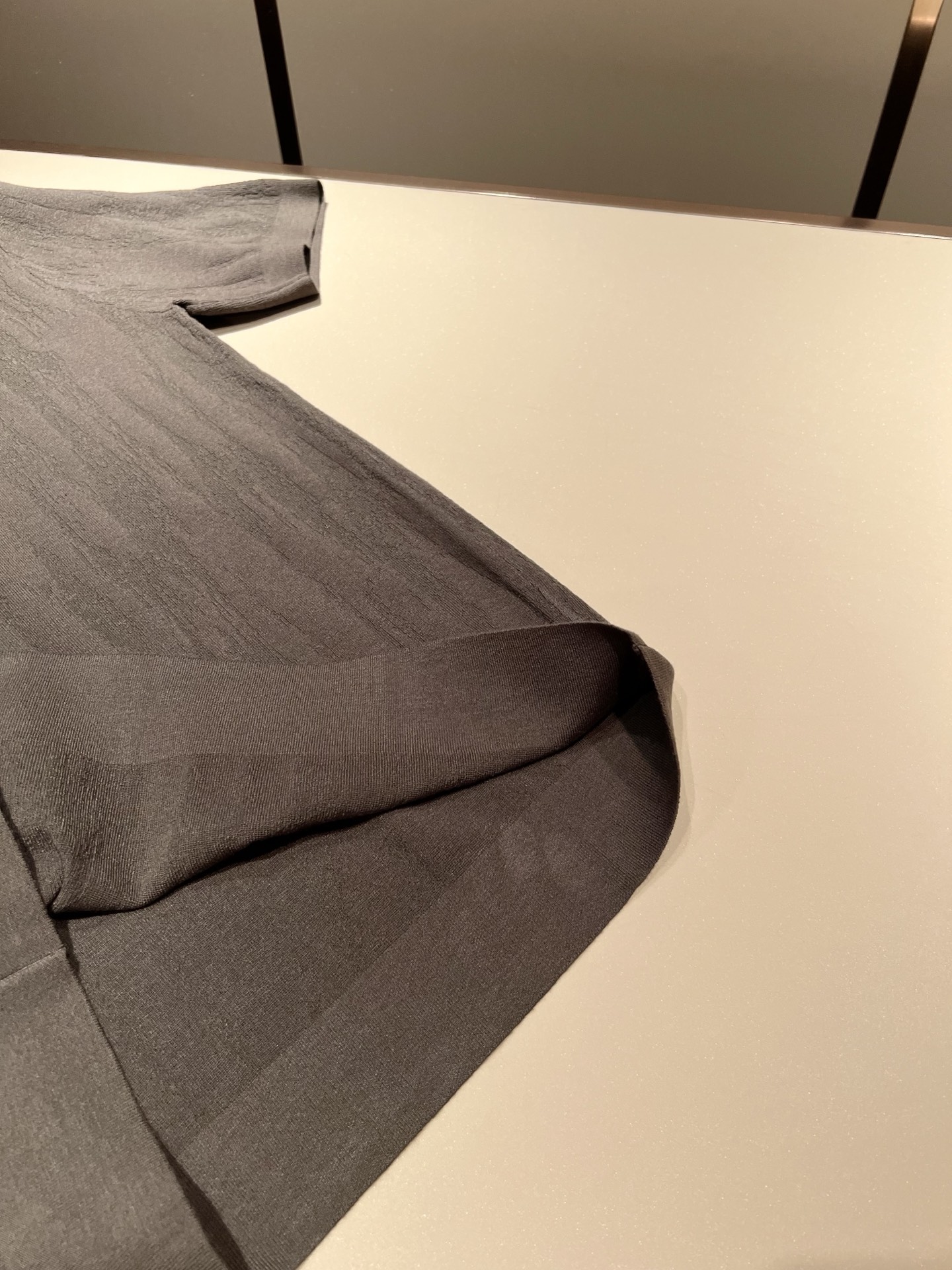 Loro Piana诺悠翩雅 2025秋季男士最新的贸易订单翻领针织短袖T恤，全品相！！上身舒适透气，不