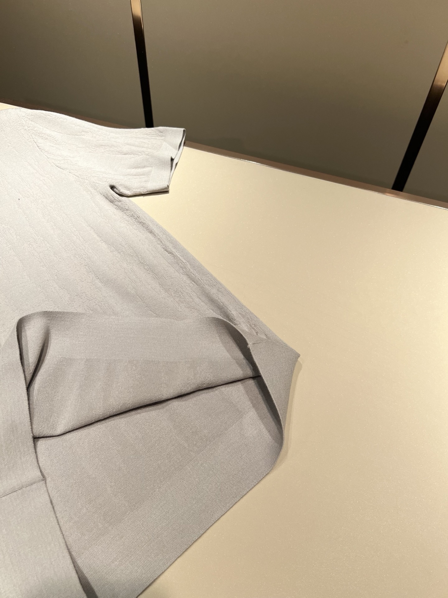 Loro Piana诺悠翩雅 2025秋季男士最新的贸易订单翻领针织短袖T恤，全品相！！上身舒适透气，不