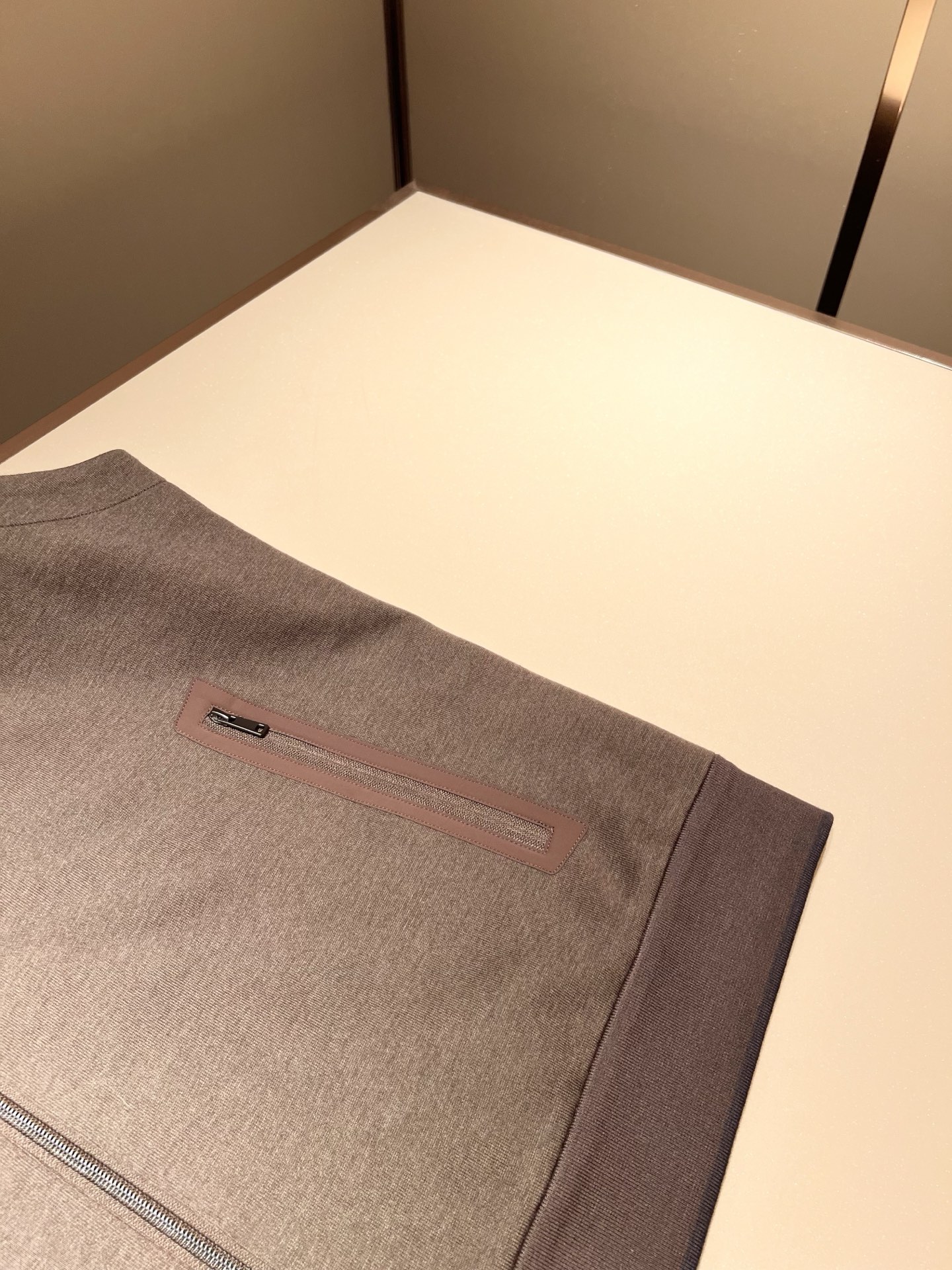 Loro Piana诺悠翩雅 2025秋冬男士最新的贸易订单羊绒马甲，全品相！！上身舒适保暖舒适，不僵硬