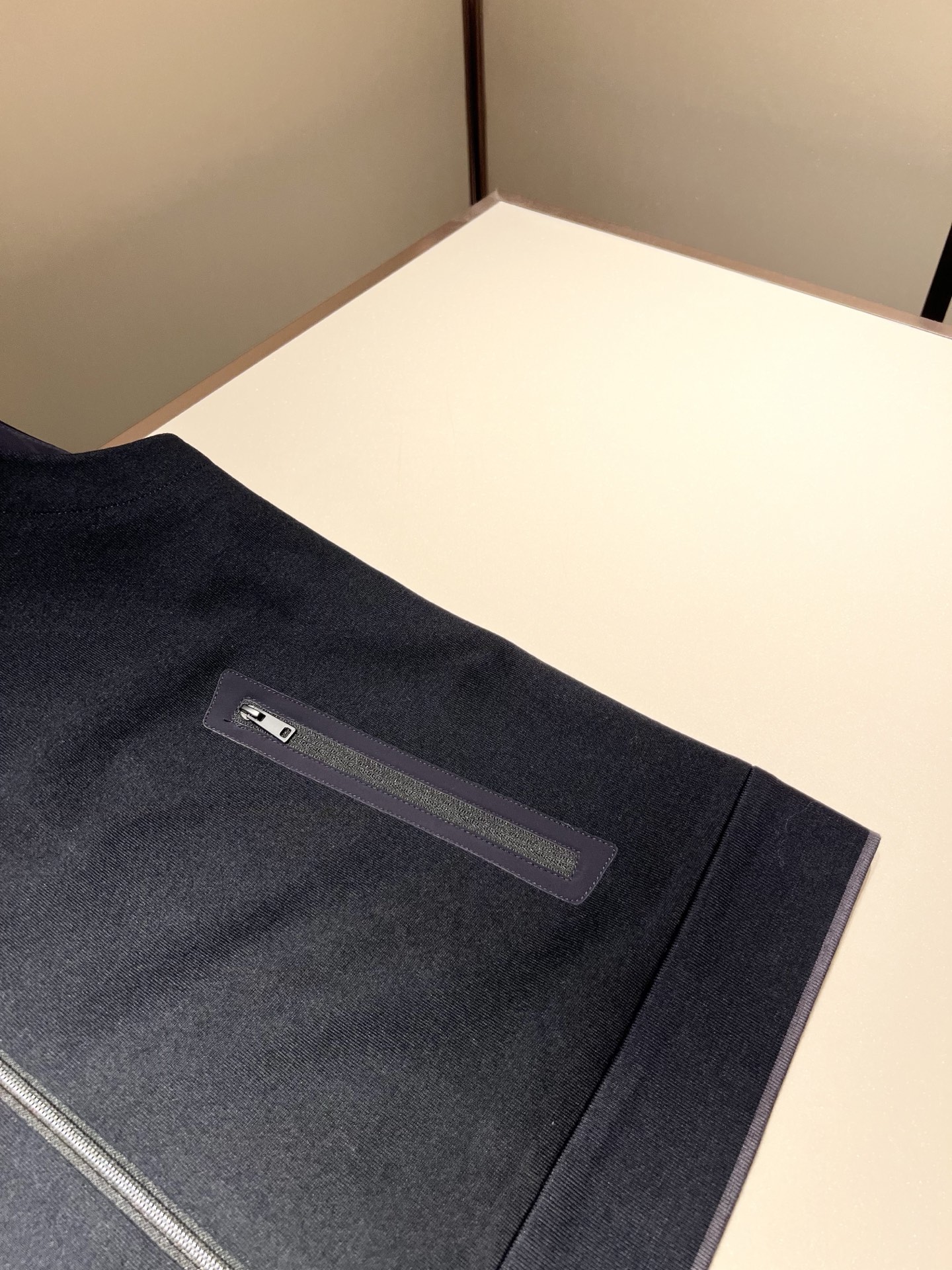 Loro Piana诺悠翩雅 2025秋冬男士最新的贸易订单羊绒马甲，全品相！！上身舒适保暖舒适，不僵硬