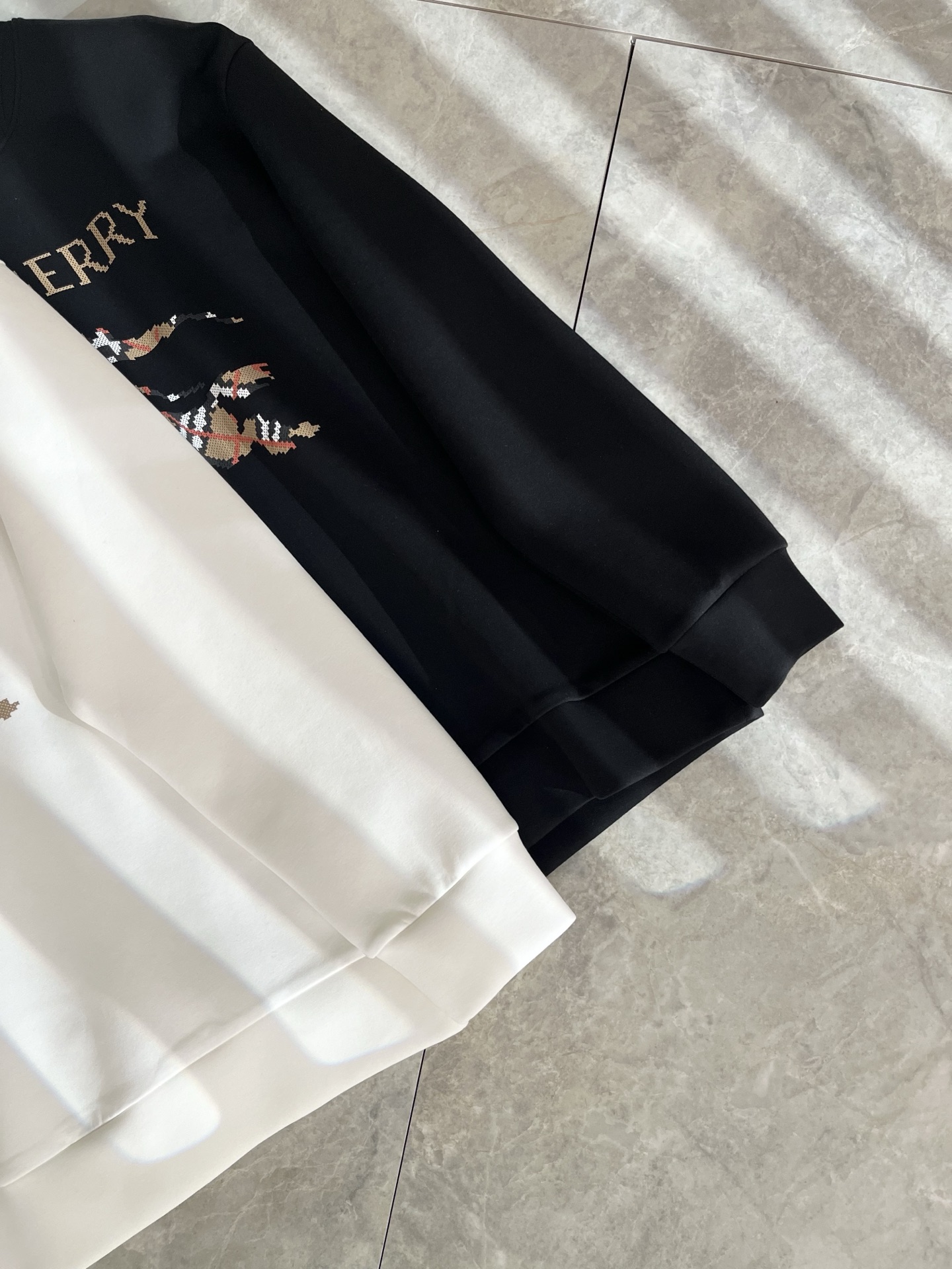 BURBER*Y巴*莉 2025秋冬新款男女同款👫基础休闲百搭棉质圆领卫衣，男女同款卫衣！贸易公司渠道稀