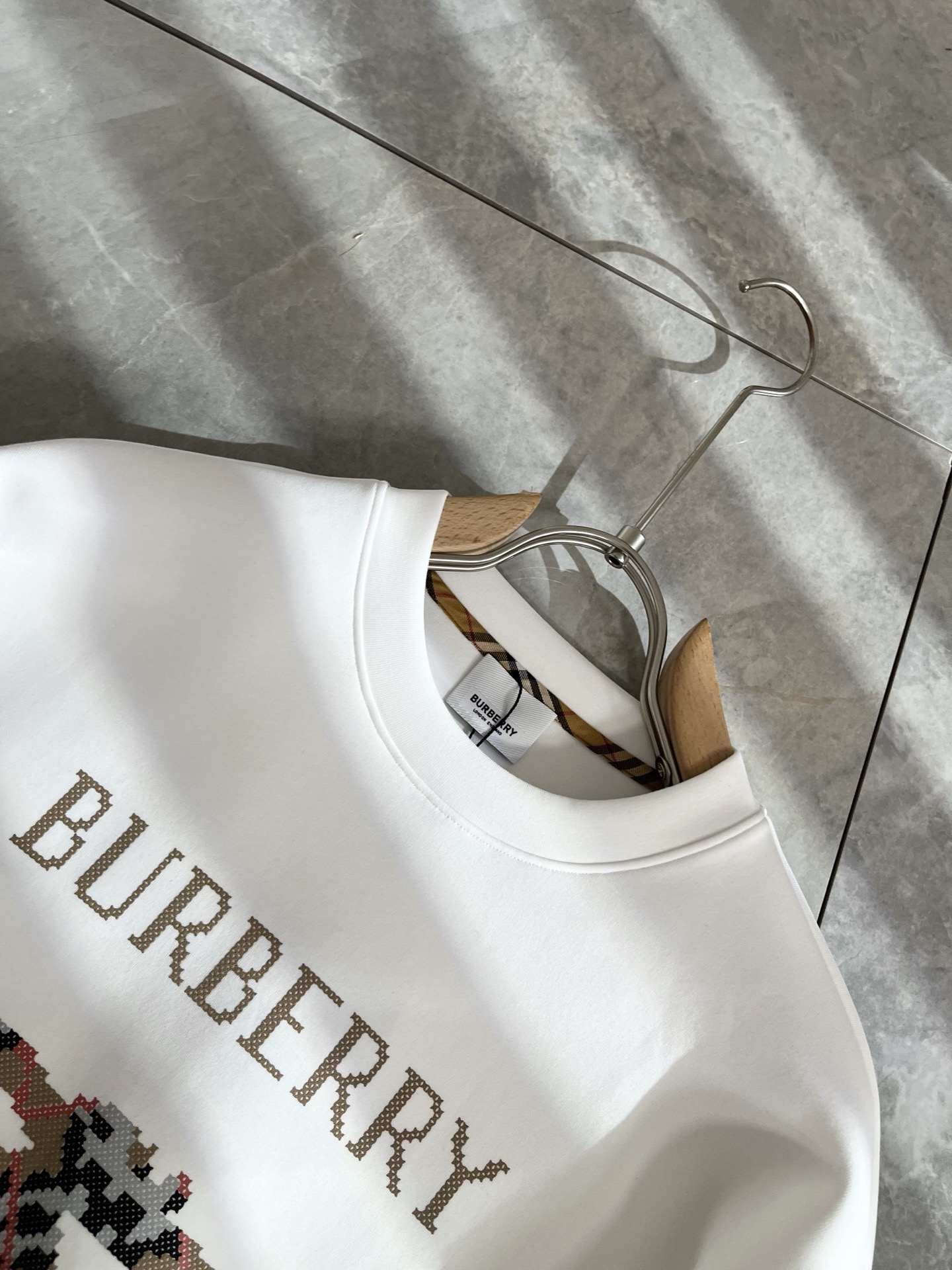 BURBER*Y巴*莉 2025秋冬新款男女同款👫基础休闲百搭棉质圆领卫衣，男女同款卫衣！贸易公司渠道稀