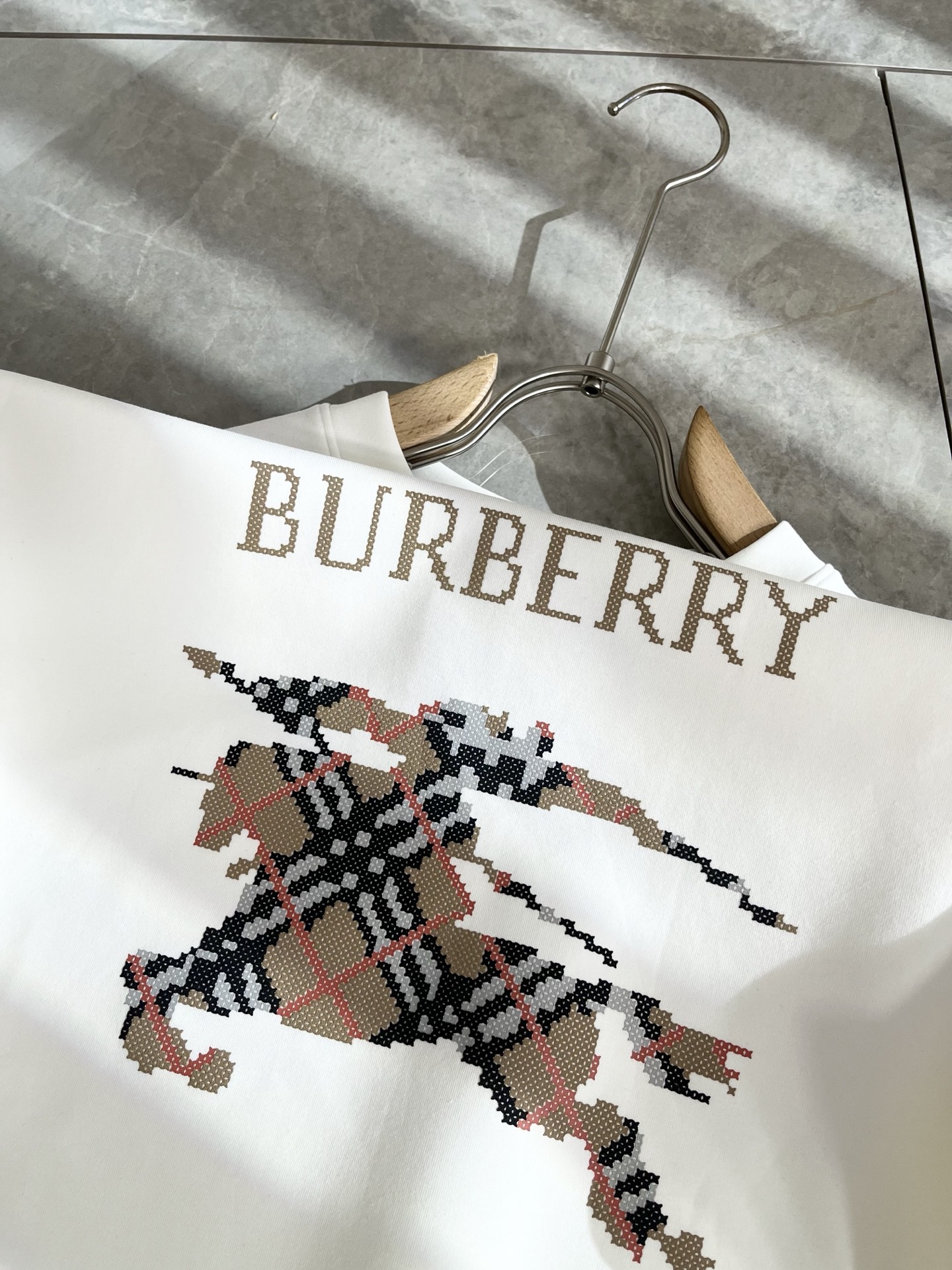 BURBER*Y巴*莉 2025秋冬新款男女同款👫基础休闲百搭棉质圆领卫衣，男女同款卫衣！贸易公司渠道稀