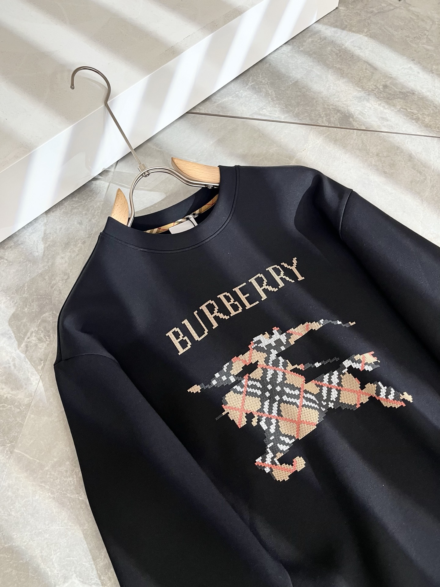 BURBER*Y巴*莉 2025秋冬新款男女同款👫基础休闲百搭棉质圆领卫衣，男女同款卫衣！贸易公司渠道稀