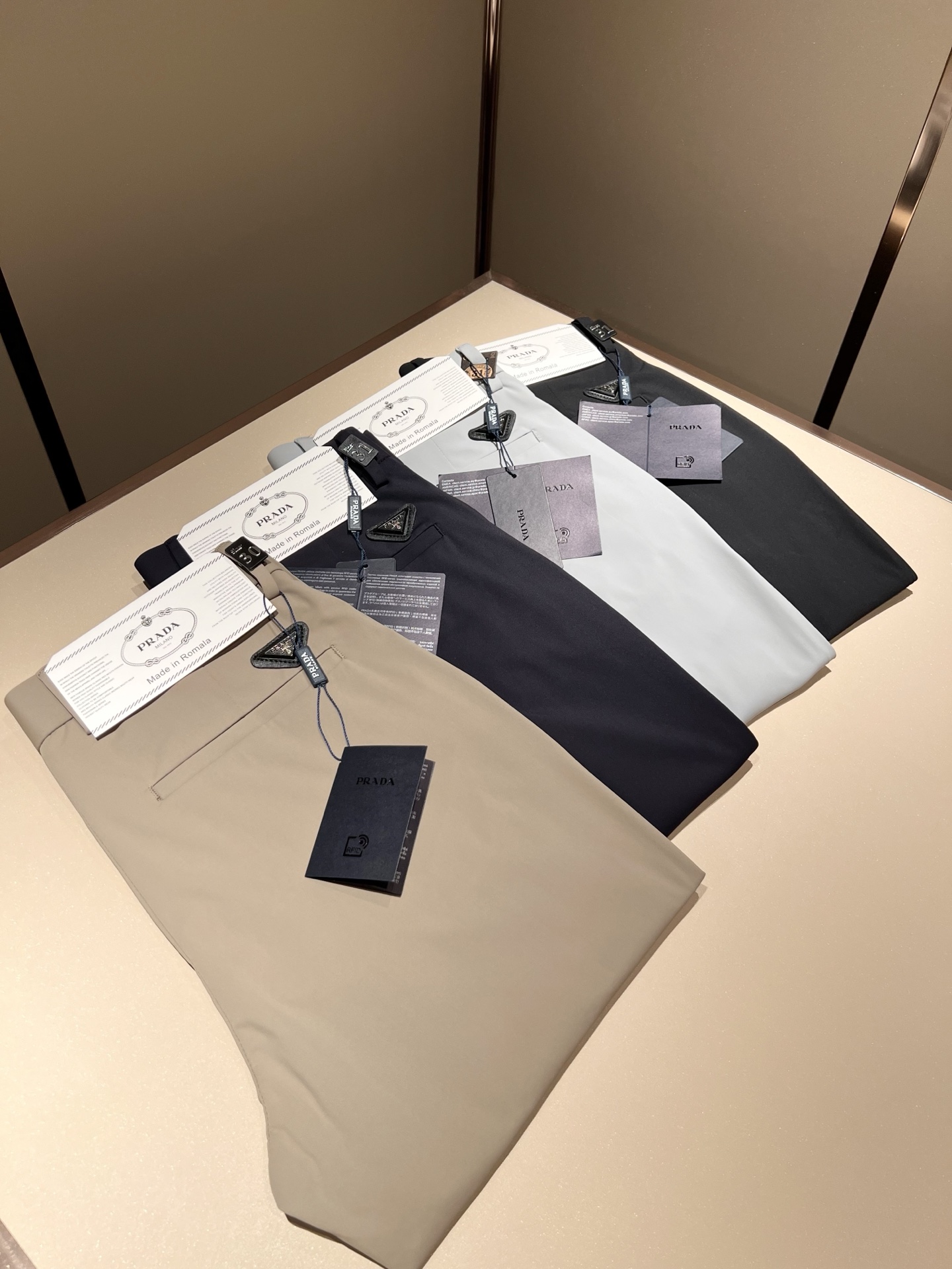 PRA*DA 普*达 2025春夏新款氨纶混纺百搭西裤，男士经典商务休闲基础长裤西裤！贸易公司渠道稀出，