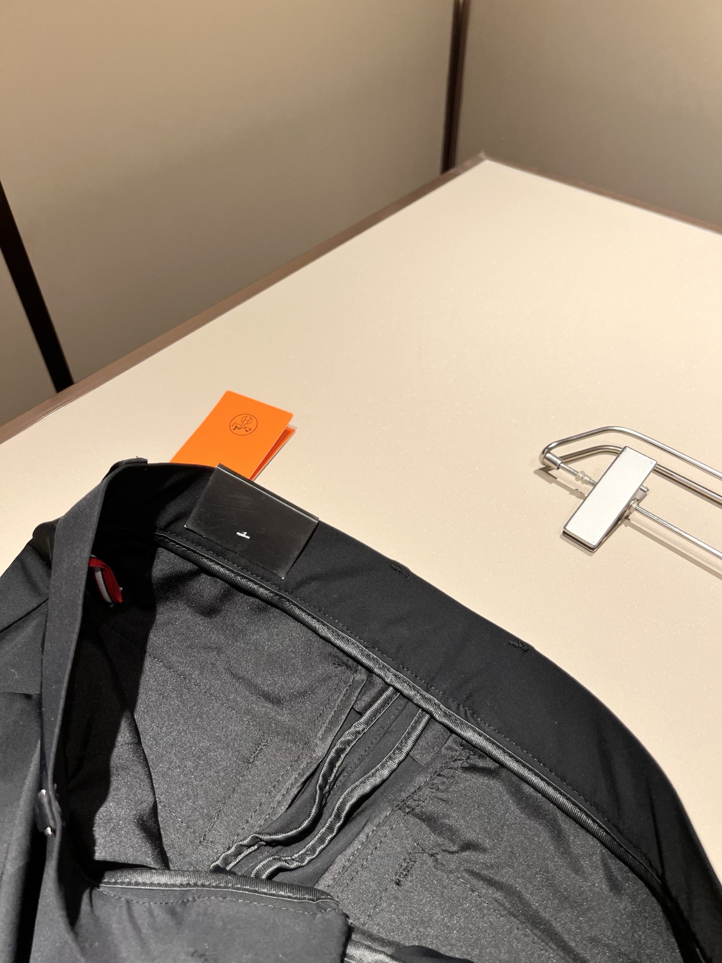 HERM*S 爱*仕 2025春夏男士高端休闲西裤 海外贸易公司渠道订单 ！男士商务修身直筒西裤！上海恒