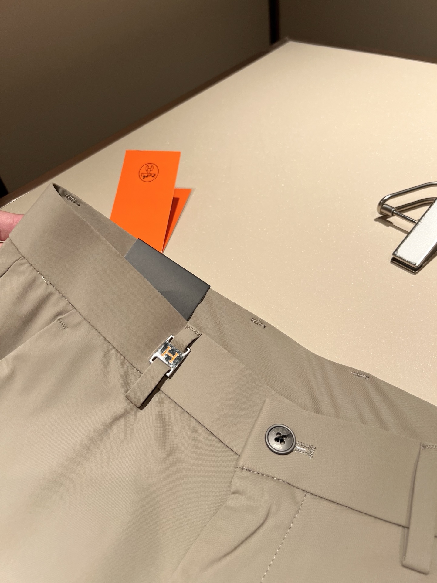 HERM*S 爱*仕 2025春夏男士高端休闲西裤 海外贸易公司渠道订单 ！男士商务修身直筒西裤！上海恒