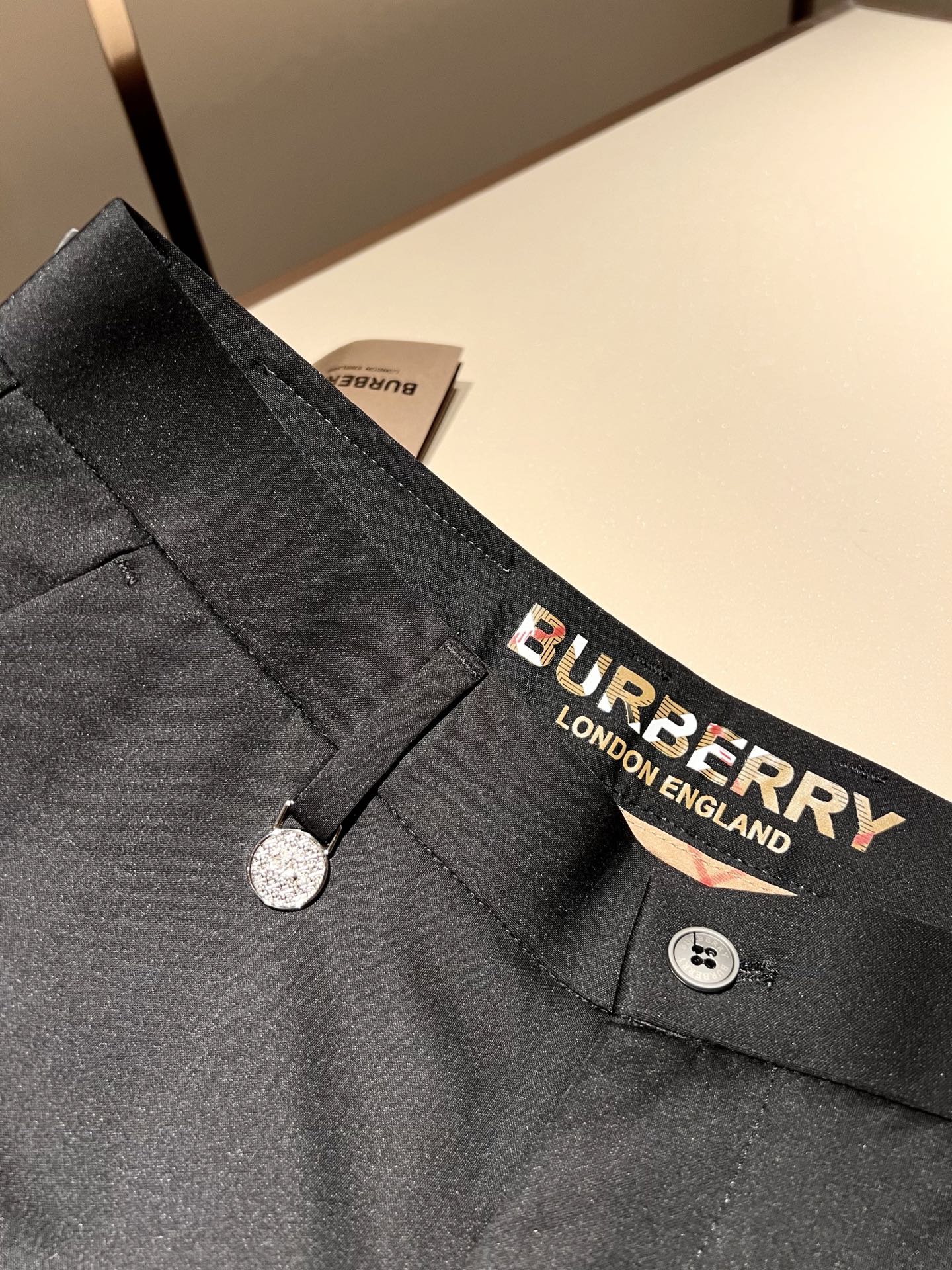 BURBER*Y巴*莉 2025春夏男士休闲西裤，男士经典基础款小直筒裤 简洁纯色百搭款五金logo辅料