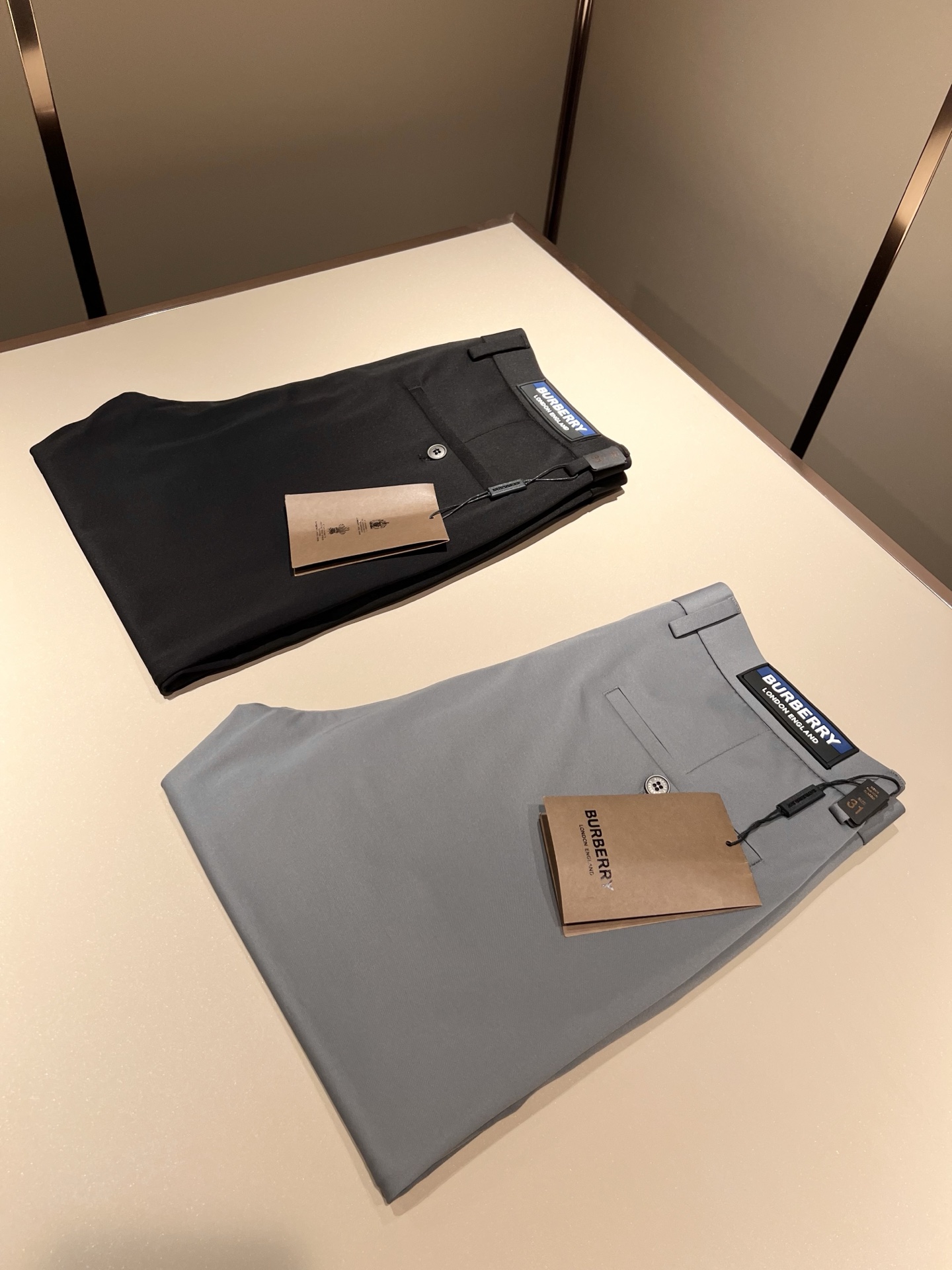 BURBER*Y巴*莉 2025春夏男士休闲西裤，男士经典基础款小直筒裤 简洁纯色百搭款五金logo辅料