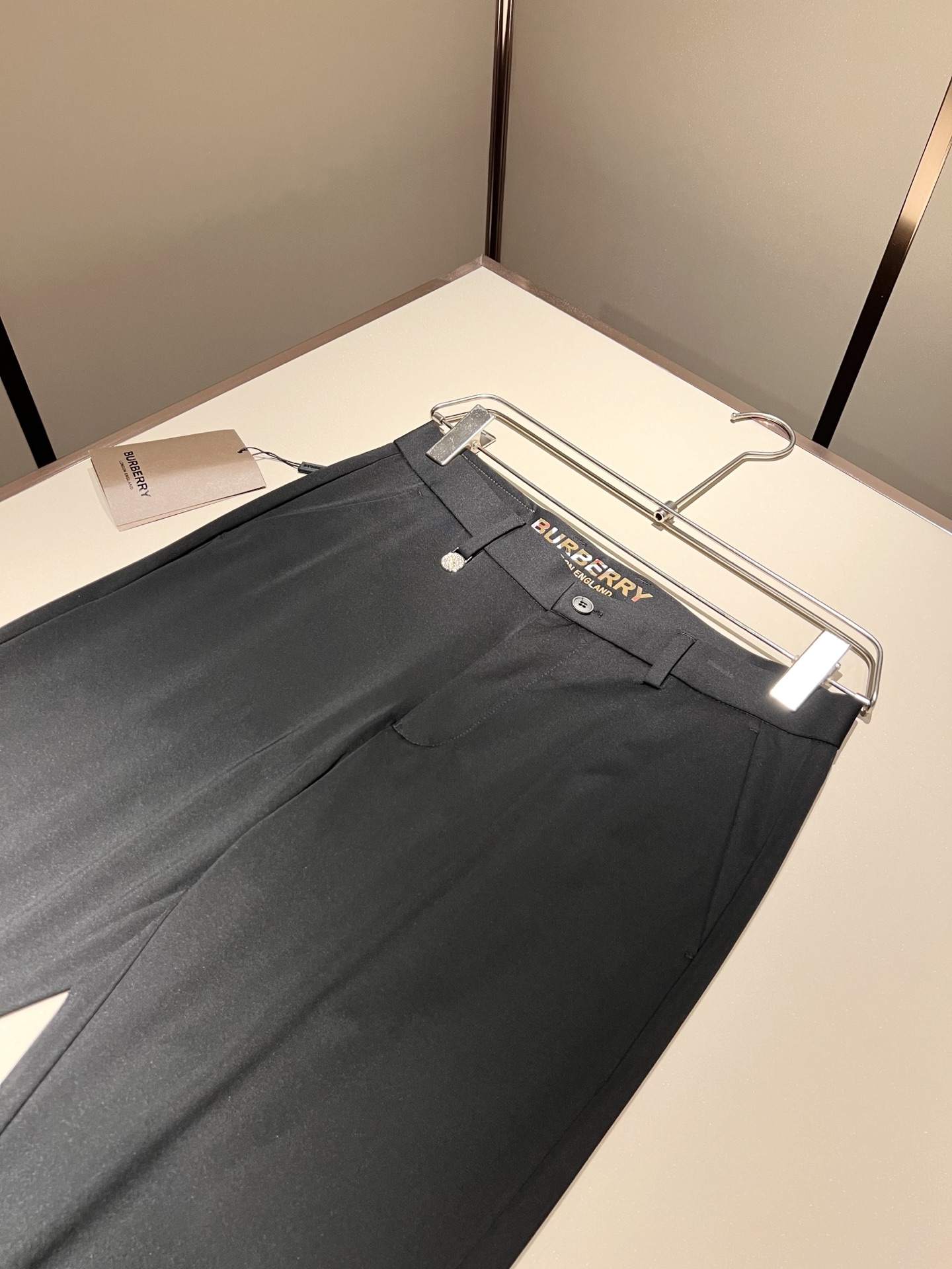 BURBER*Y巴*莉 2025春夏男士休闲西裤，男士经典基础款小直筒裤 简洁纯色百搭款五金logo辅料