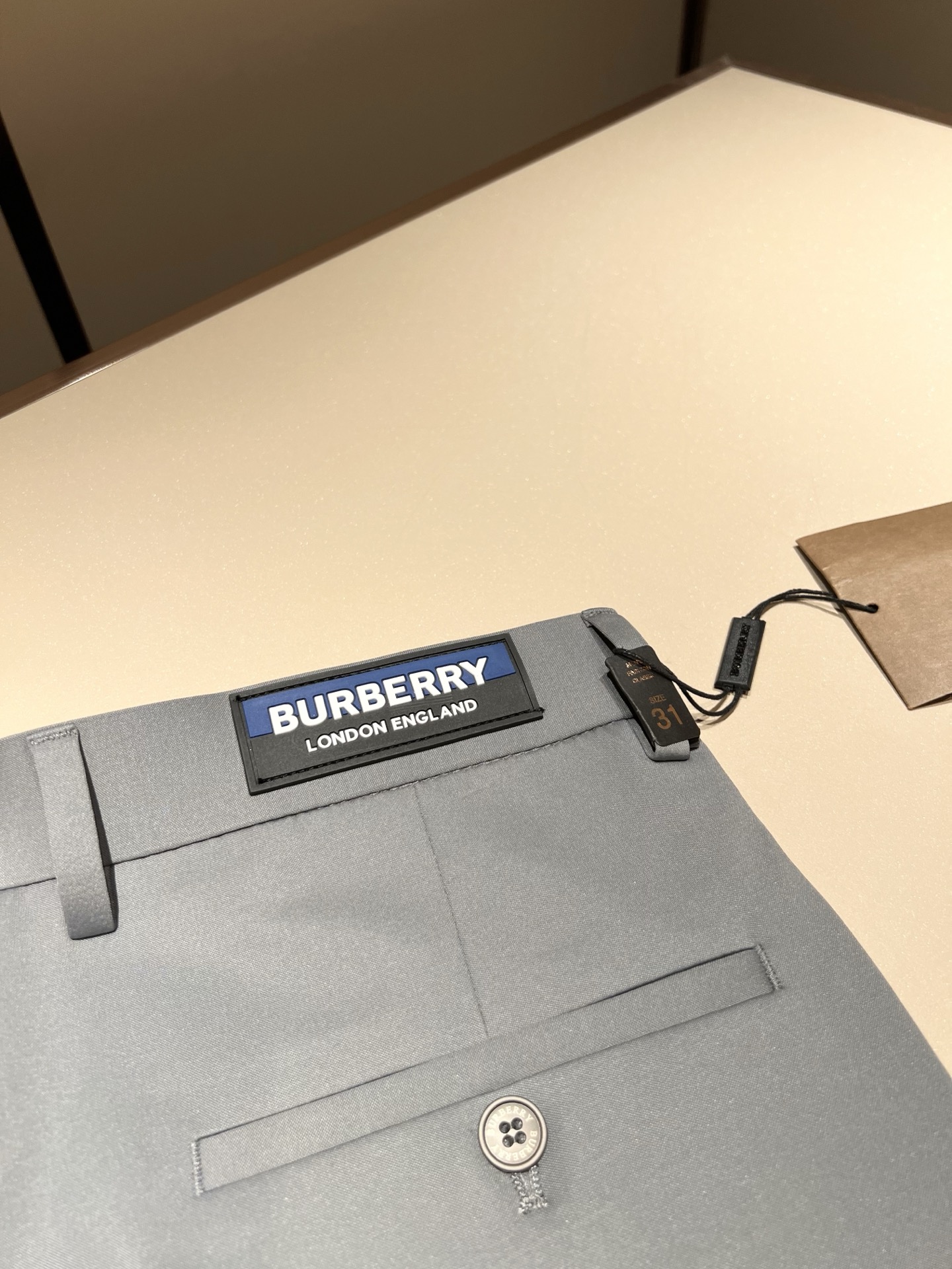 BURBER*Y巴*莉 2025春夏男士休闲西裤，男士经典基础款小直筒裤 简洁纯色百搭款五金logo辅料