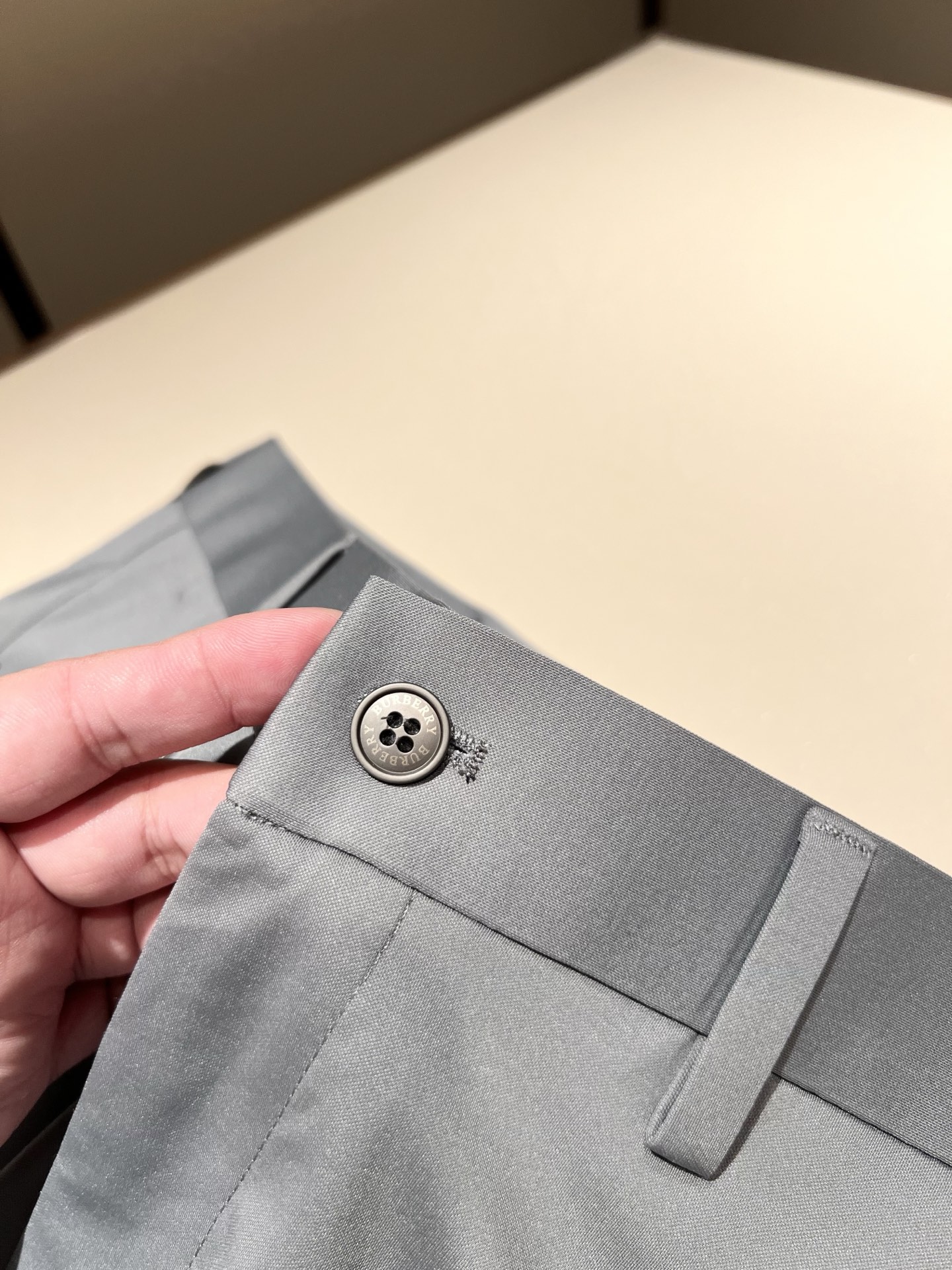 BURBER*Y巴*莉 2025春夏男士休闲西裤，男士经典基础款小直筒裤 简洁纯色百搭款五金logo辅料