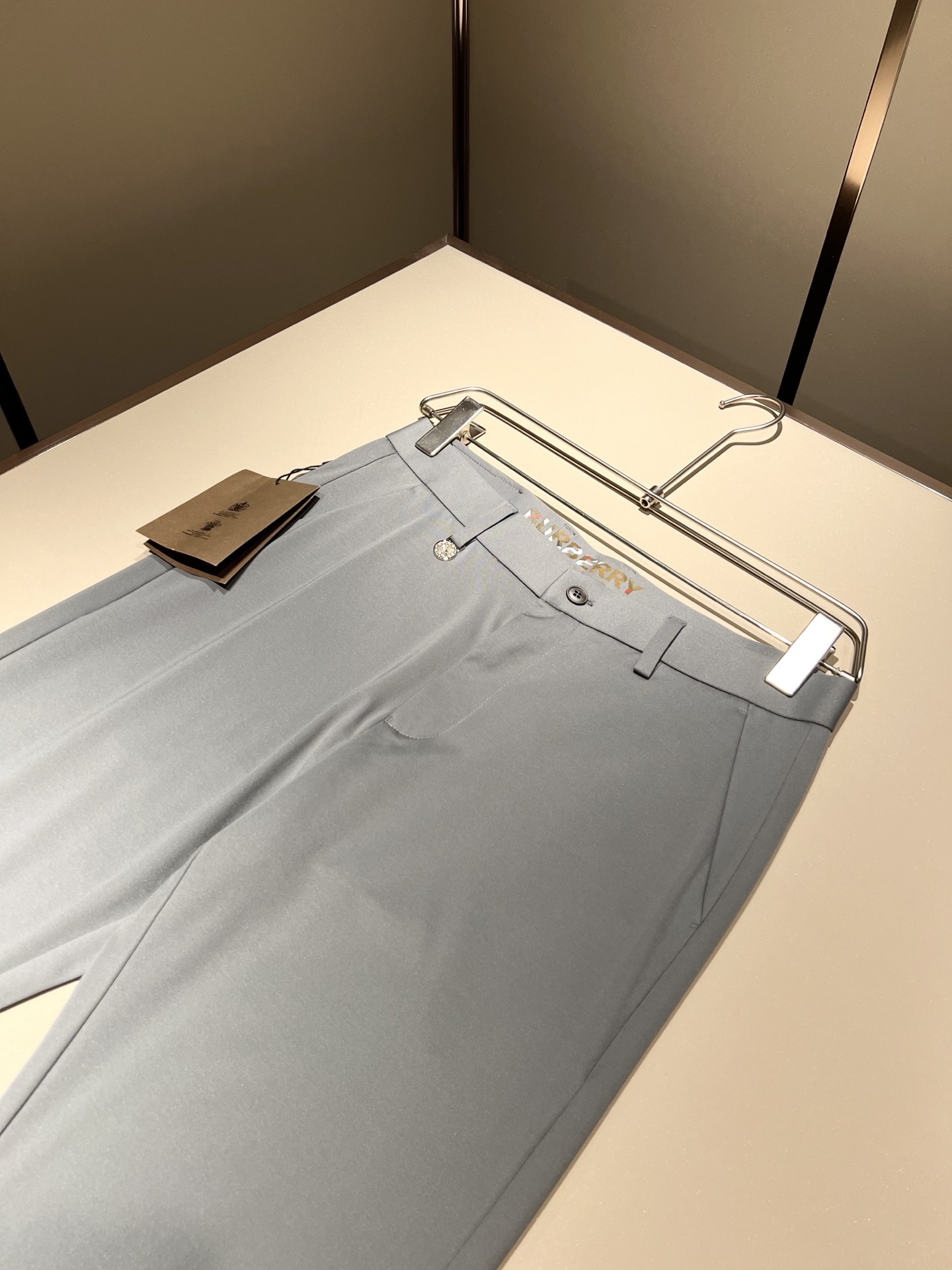 BURBER*Y巴*莉 2025春夏男士休闲西裤，男士经典基础款小直筒裤 简洁纯色百搭款五金logo辅料