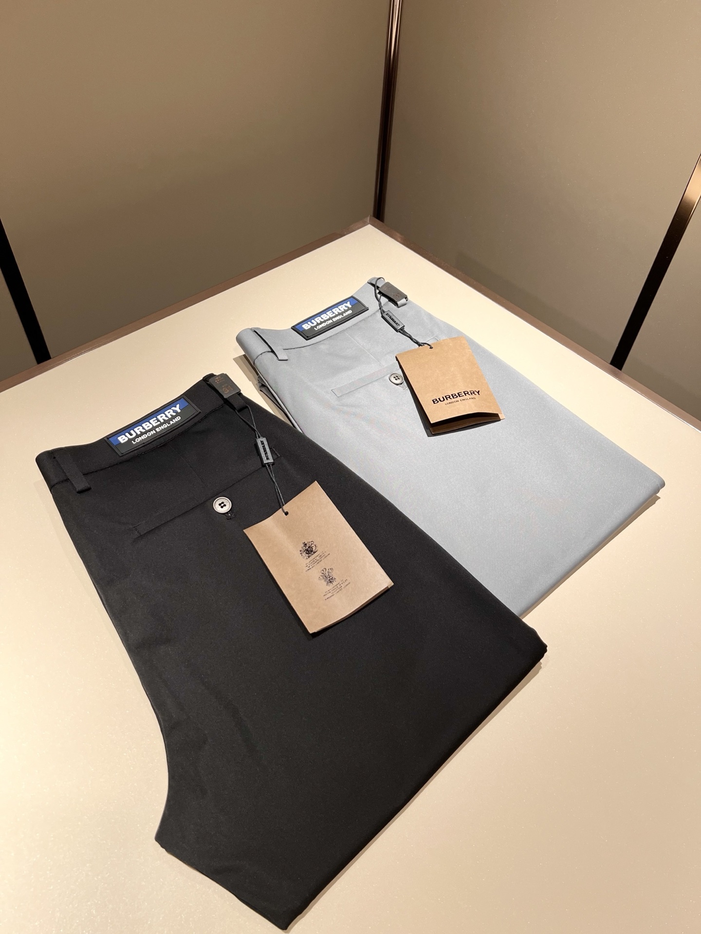 BURBER*Y巴*莉 2025春夏男士休闲西裤，男士经典基础款小直筒裤 简洁纯色百搭款五金logo辅料