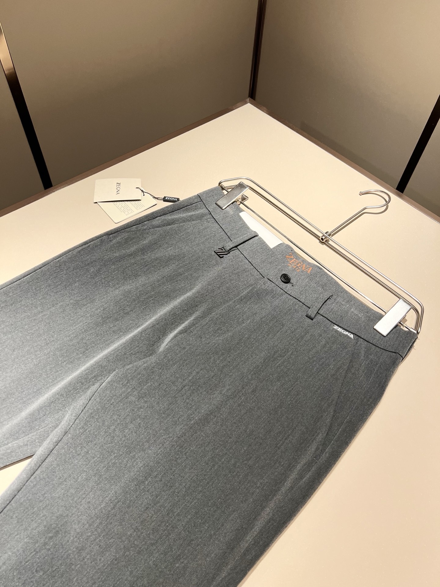 Ermenegildo Zeg*a杰*亚 2025春夏新款男士休闲西裤，压轴的渠道货出现了！！柜台同步销