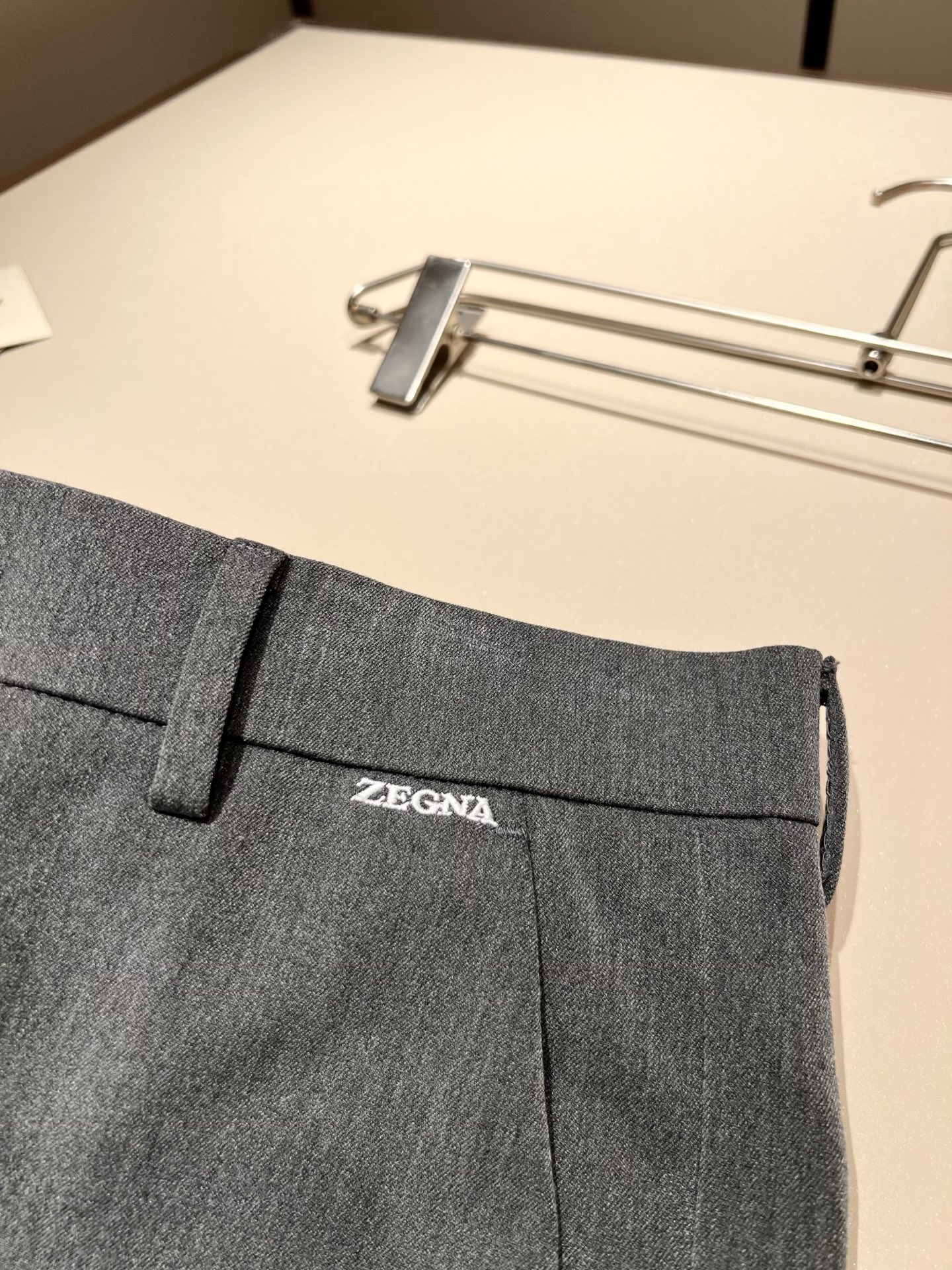 Ermenegildo Zeg*a杰*亚 2025春夏新款男士休闲西裤，压轴的渠道货出现了！！柜台同步销