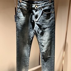 PRA*DA 普拉达 2025春夏新品发售!牛仔高级百搭实用主义不哗众取宠!港澳台地区限定款!!立体裁剪 PRA*DA 普拉达 2025春夏新品发售!牛仔高级百搭实用主义不哗众取宠!港澳台地区限定款!!立体裁剪