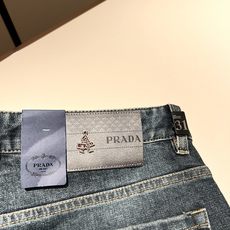 PRA*DA 普拉达 2025春夏新品发售!牛仔高级百搭实用主义不哗众取宠!港澳台地区限定款!!立体裁剪 PRA*DA 普拉达 2025春夏新品发售!牛仔高级百搭实用主义不哗众取宠!港澳台地区限定款!!立体裁剪