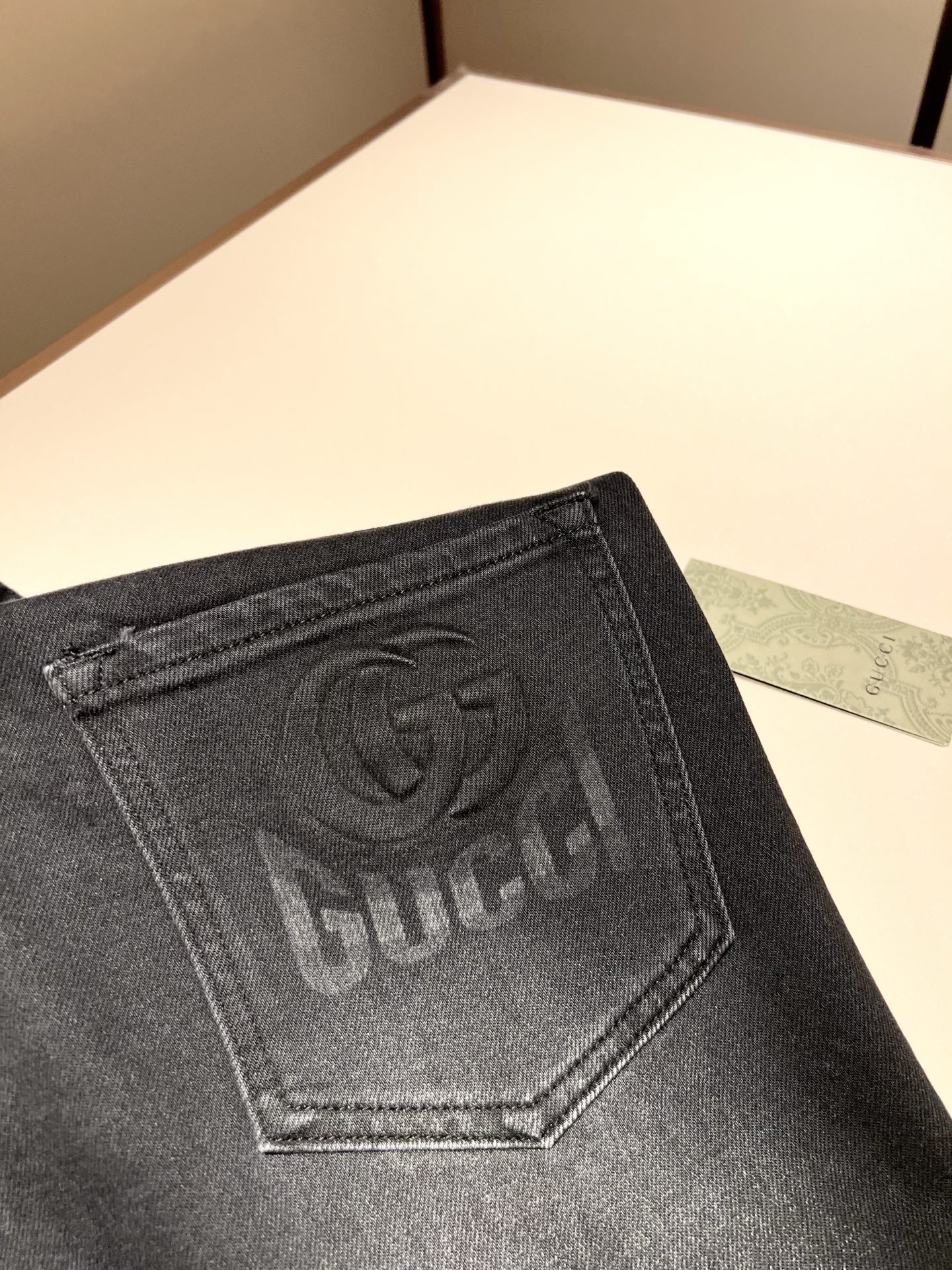 Guc*古奇 2025春夏新品男士高端休闲百搭四季通勤修身剪裁牛仔裤！对于粉丝来说，这样大气的经典设计足