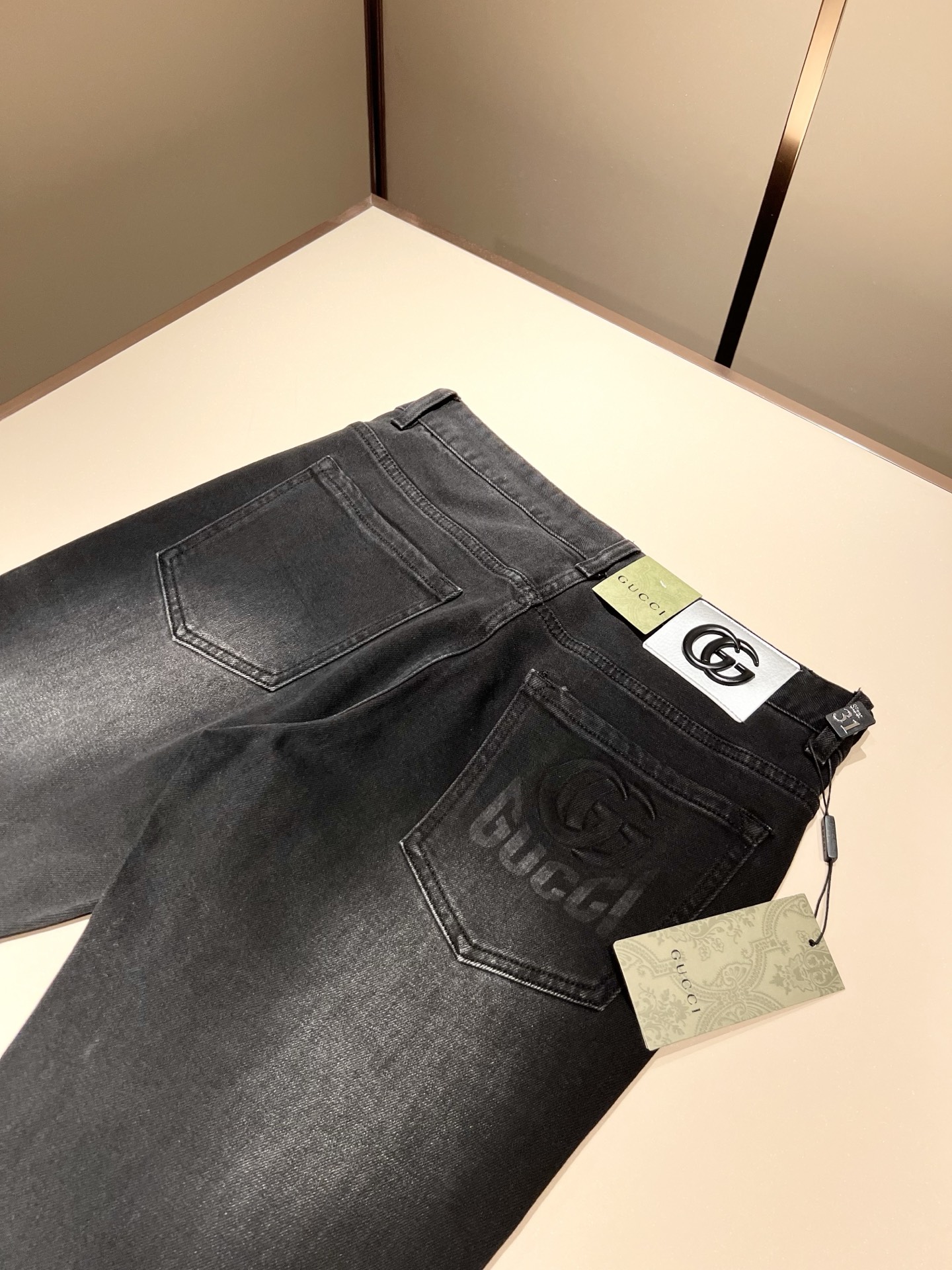 Guc*古奇 2025春夏新品男士高端休闲百搭四季通勤修身剪裁牛仔裤！对于粉丝来说，这样大气的经典设计足