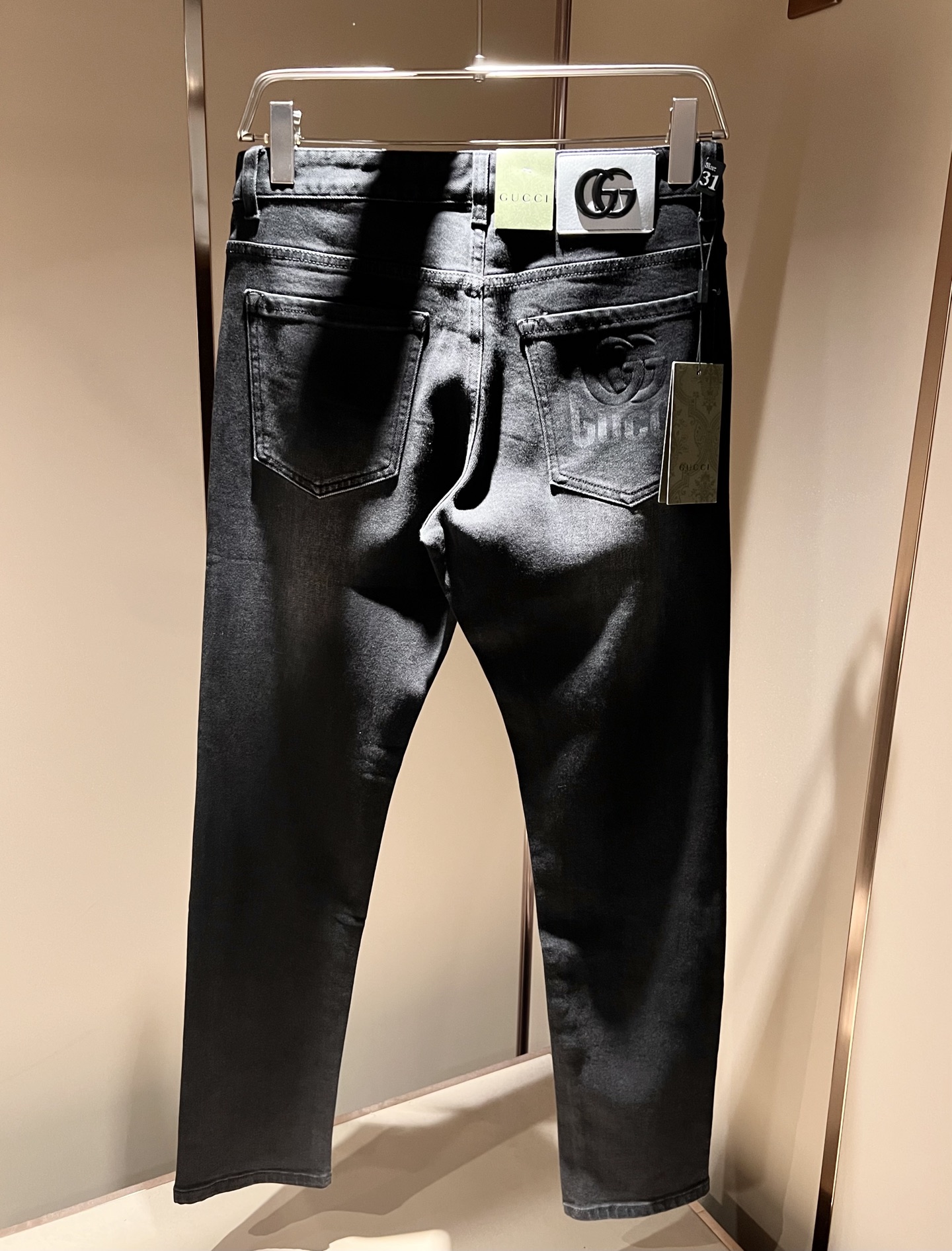 Guc*古奇 2025春夏新品男士高端休闲百搭四季通勤修身剪裁牛仔裤！对于粉丝来说，这样大气的经典设计足