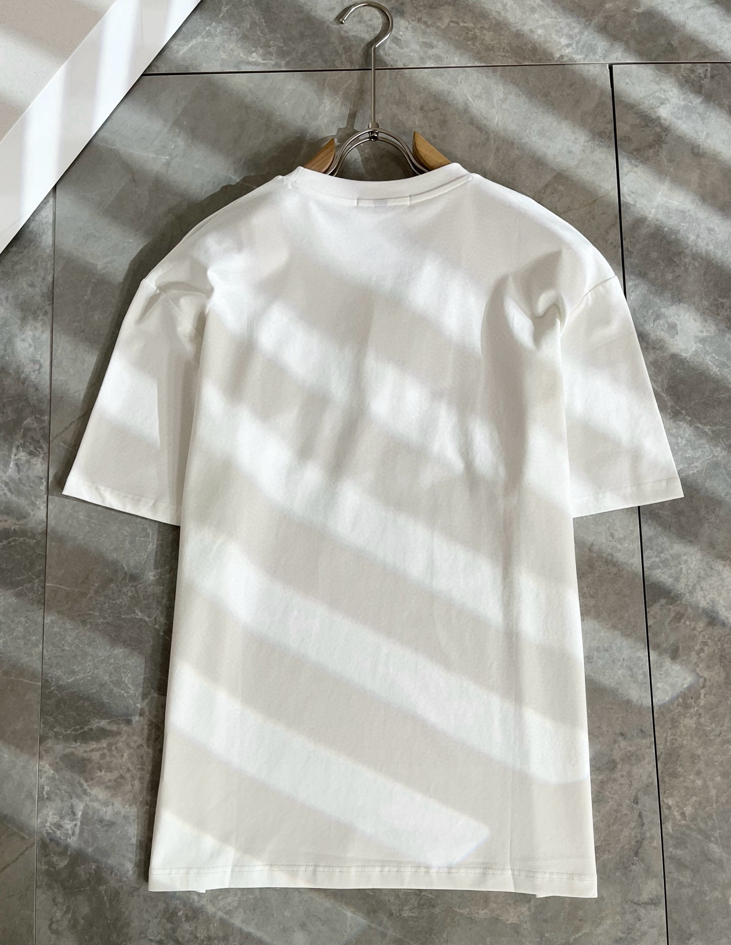 Gucc*古家 2025春夏新款男女同情侣款👫休闲宽松棉质圆领短袖T恤衫！贸易公司渠道稀出，同步官网发售