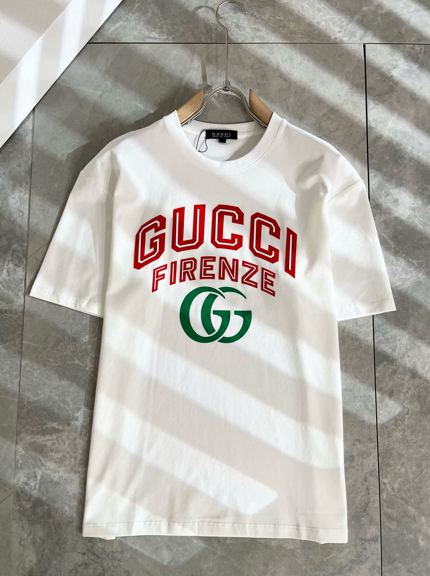 Gucc*古家 2025春夏新款男女同情侣款👫休闲宽松棉质圆领短袖T恤衫！贸易公司渠道稀出，同步官网发售