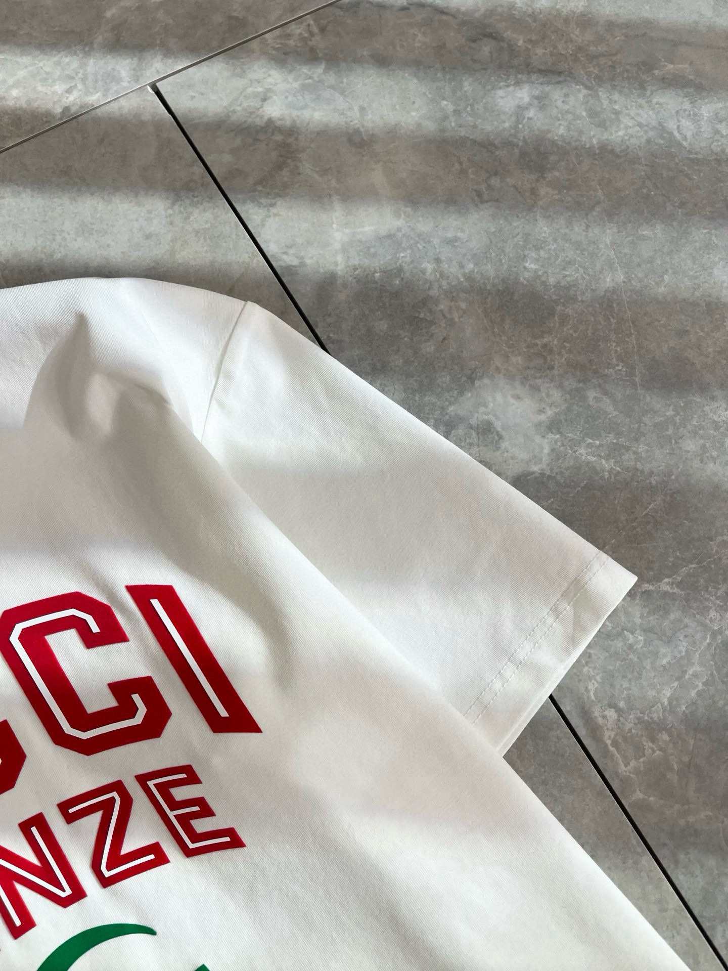 Gucc*古家 2025春夏新款男女同情侣款👫休闲宽松棉质圆领短袖T恤衫！贸易公司渠道稀出，同步官网发售