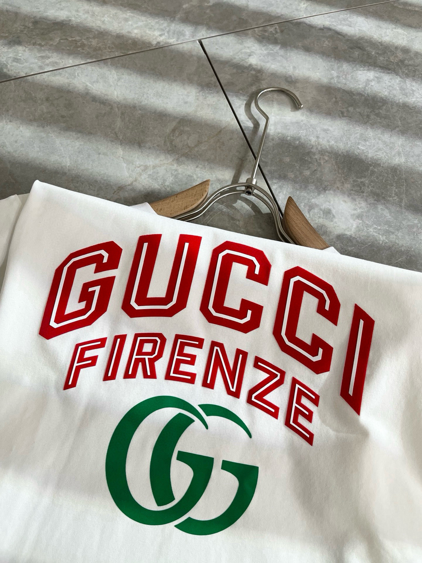 Gucc*古家 2025春夏新款男女同情侣款👫休闲宽松棉质圆领短袖T恤衫！贸易公司渠道稀出，同步官网发售