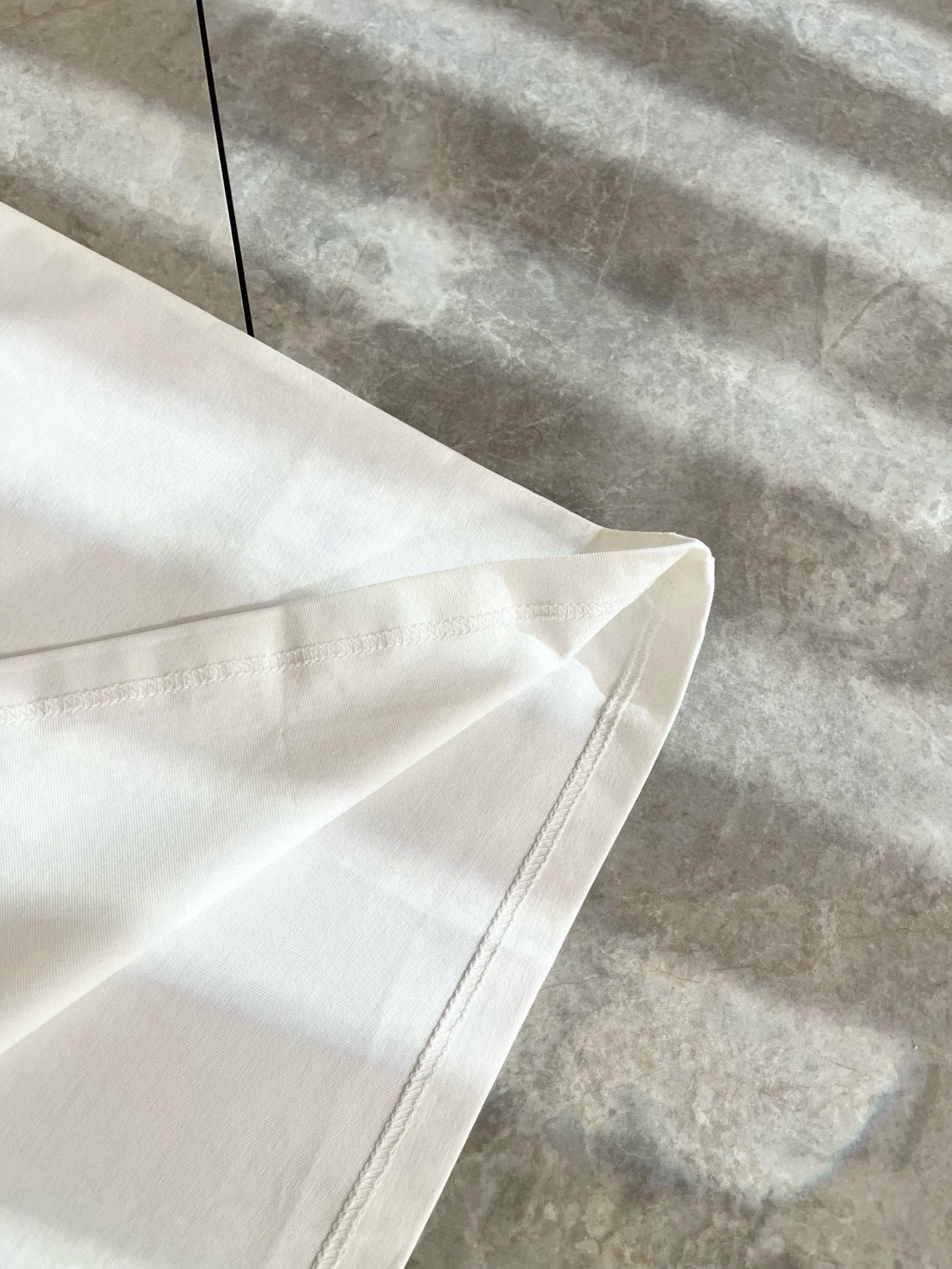 Gucc*古家 2025春夏新款男女同情侣款👫休闲宽松棉质圆领短袖T恤衫！贸易公司渠道稀出，同步官网发售