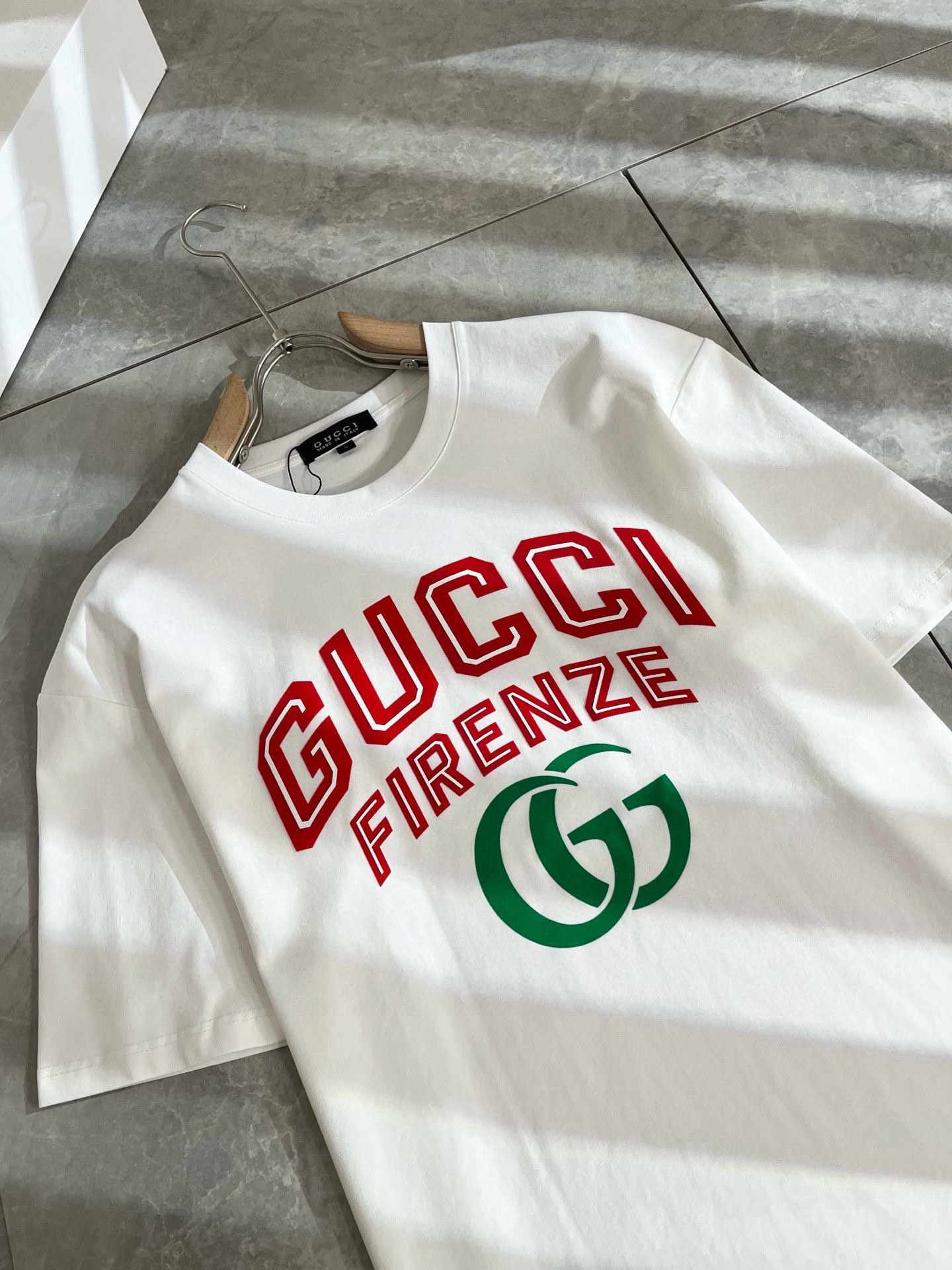 Gucc*古家 2025春夏新款男女同情侣款👫休闲宽松棉质圆领短袖T恤衫！贸易公司渠道稀出，同步官网发售