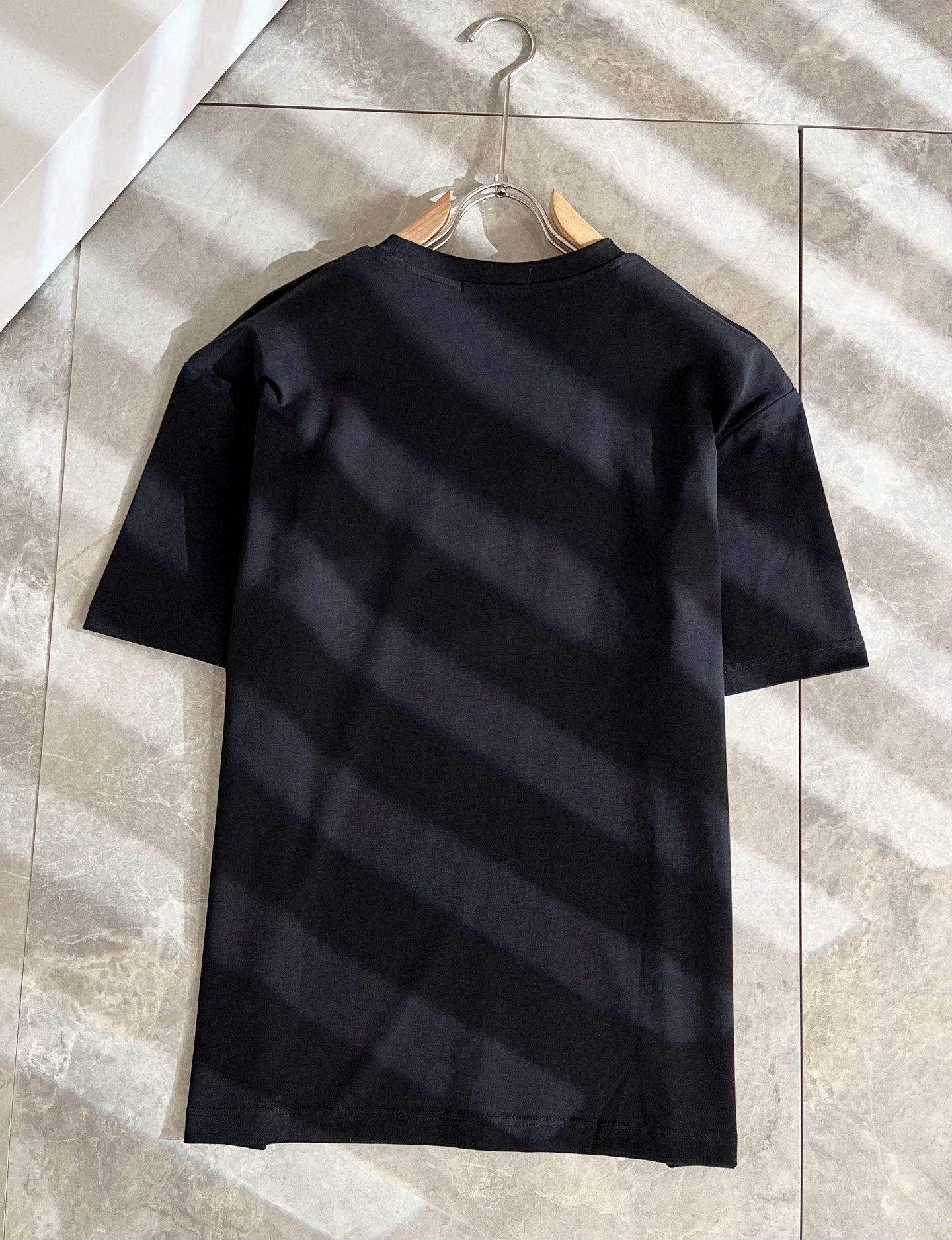 Gucc*古家 2025春夏新款男女同情侣款👫休闲宽松棉质圆领短袖T恤衫！贸易公司渠道稀出，同步官网发售