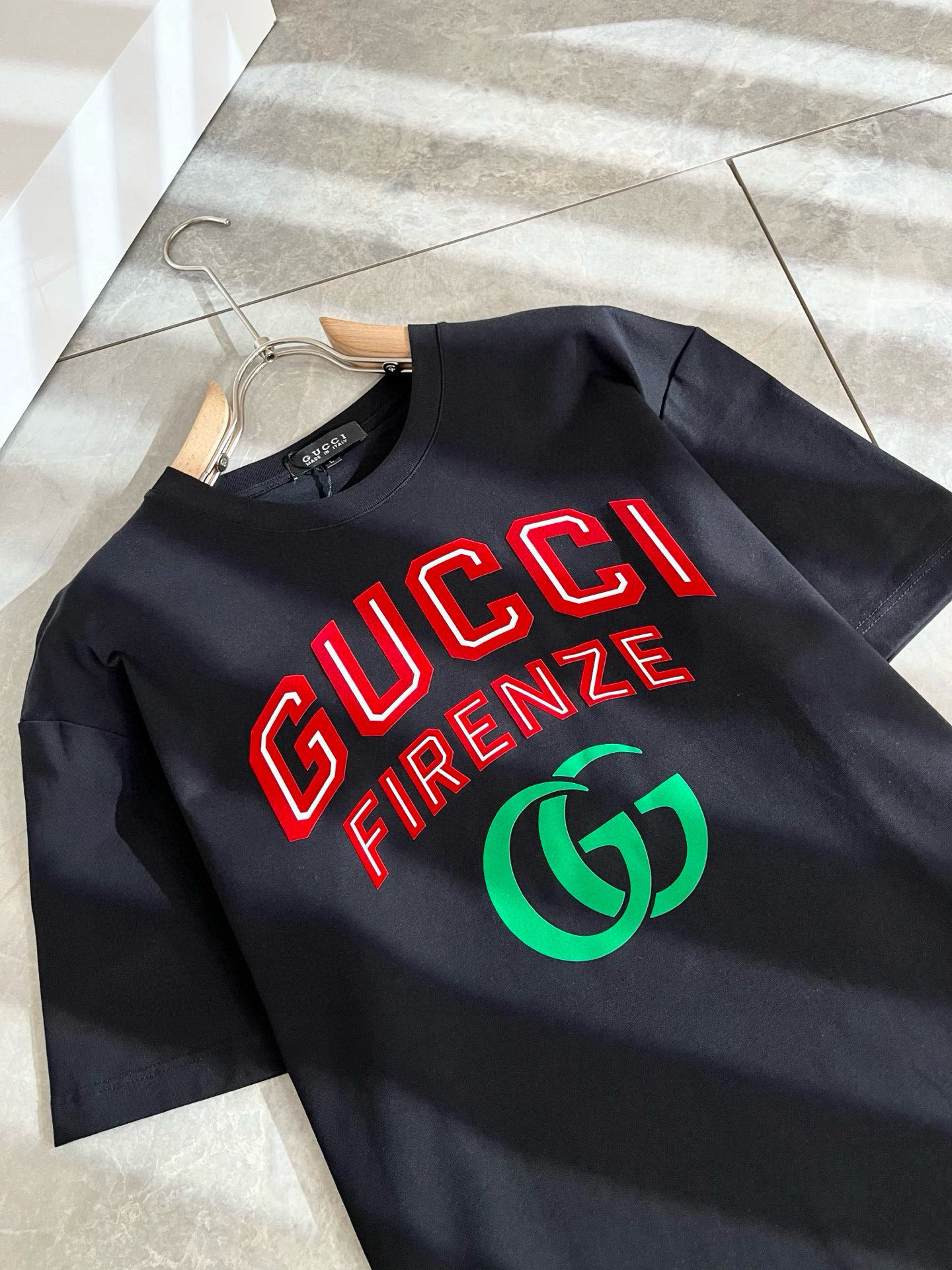 Gucc*古家 2025春夏新款男女同情侣款👫休闲宽松棉质圆领短袖T恤衫！贸易公司渠道稀出，同步官网发售