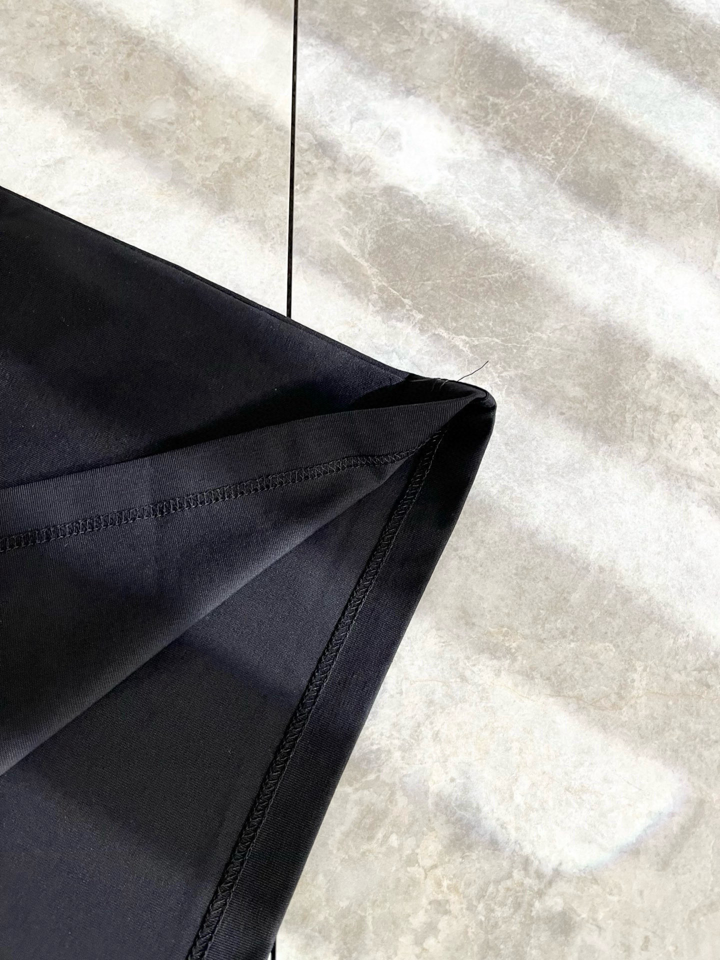 Gucc*古家 2025春夏新款男女同情侣款👫休闲宽松棉质圆领短袖T恤衫！贸易公司渠道稀出，同步官网发售