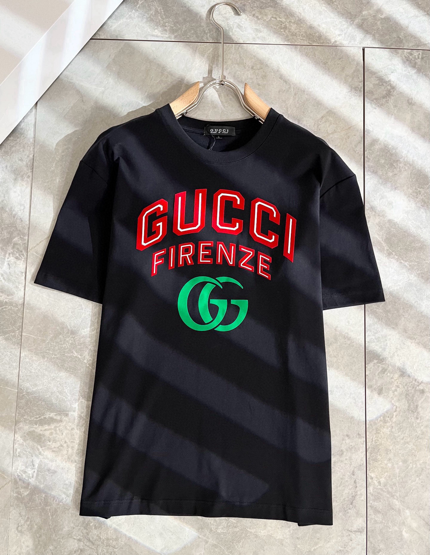 Gucc*古家 2025春夏新款男女同情侣款👫休闲宽松棉质圆领短袖T恤衫！贸易公司渠道稀出，同步官网发售