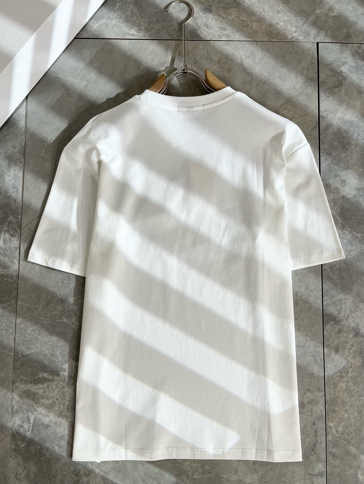 Gucc*古家 2025春夏新款男女同情侣款👫休闲宽松棉质圆领短袖T恤衫！贸易公司渠道稀出，同步官网发售